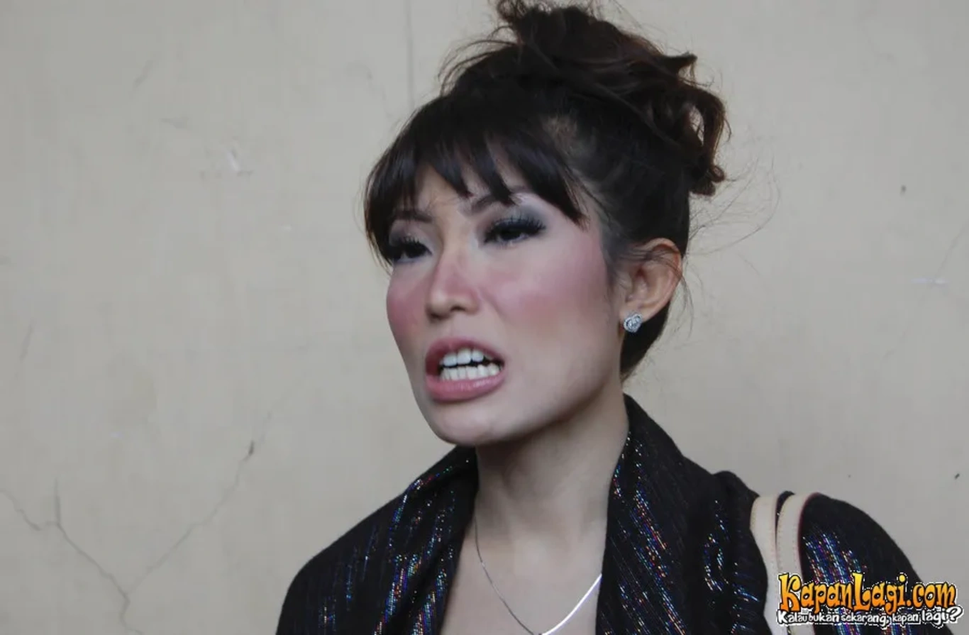 Jika Anda tidak melihat foto Ayu Dewi, kemungkinan karena foto dengan nomor tersebut tidak tersedia di Kapanlagi.com™