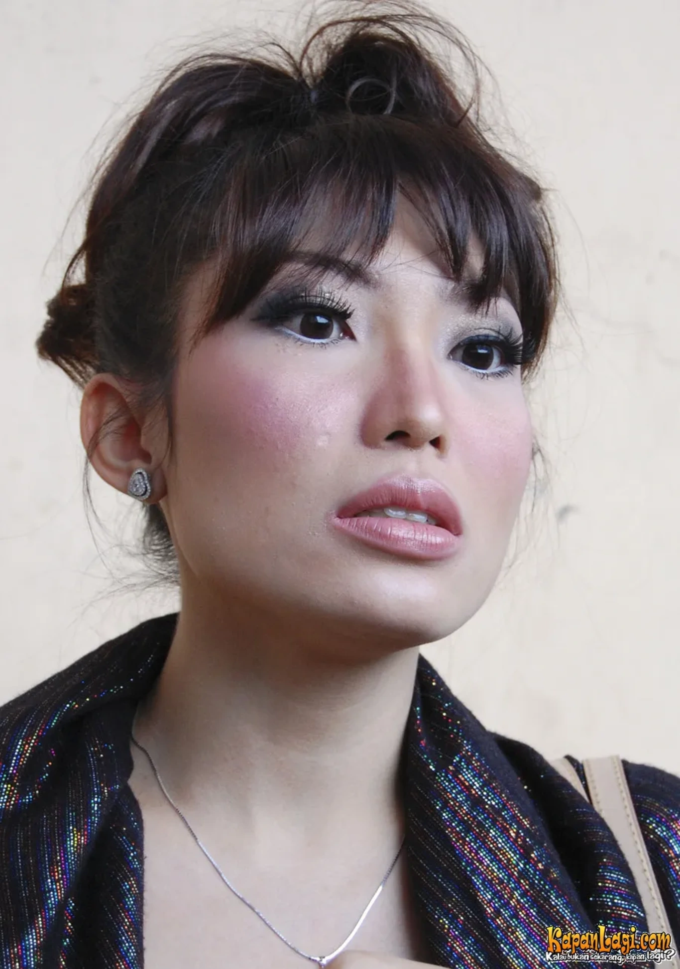 Jika Anda tidak melihat foto Ayu Dewi, kemungkinan karena foto dengan nomor tersebut tidak tersedia di Kapanlagi.com™