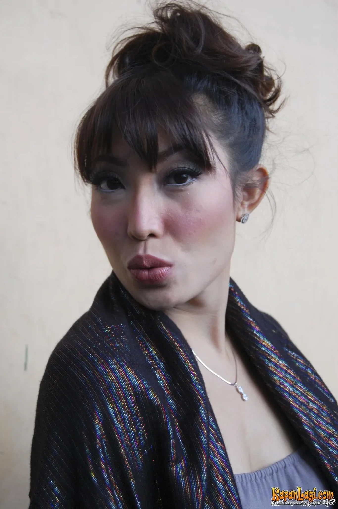 Jika Anda tidak melihat foto Ayu Dewi, kemungkinan karena foto dengan nomor tersebut tidak tersedia di Kapanlagi.com™