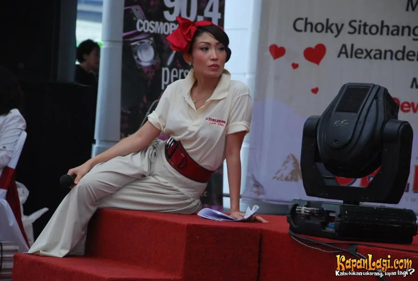 Jika Anda tidak melihat foto Ayu Dewi, kemungkinan karena foto dengan nomor tersebut tidak tersedia di Kapanlagi.com™