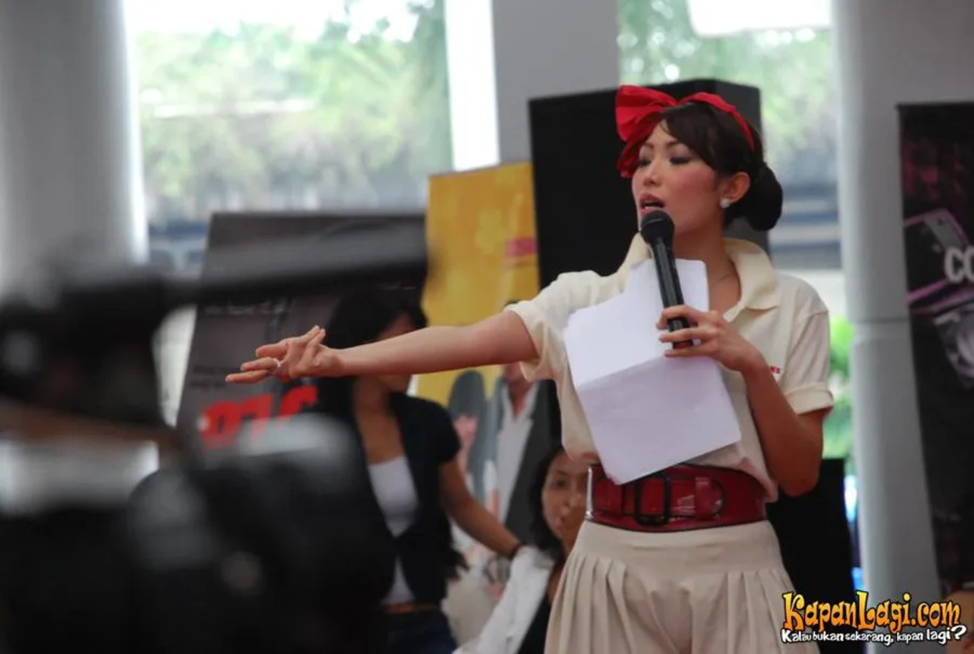 Jika Anda tidak melihat foto Ayu Dewi, kemungkinan karena foto dengan nomor tersebut tidak tersedia di Kapanlagi.com™