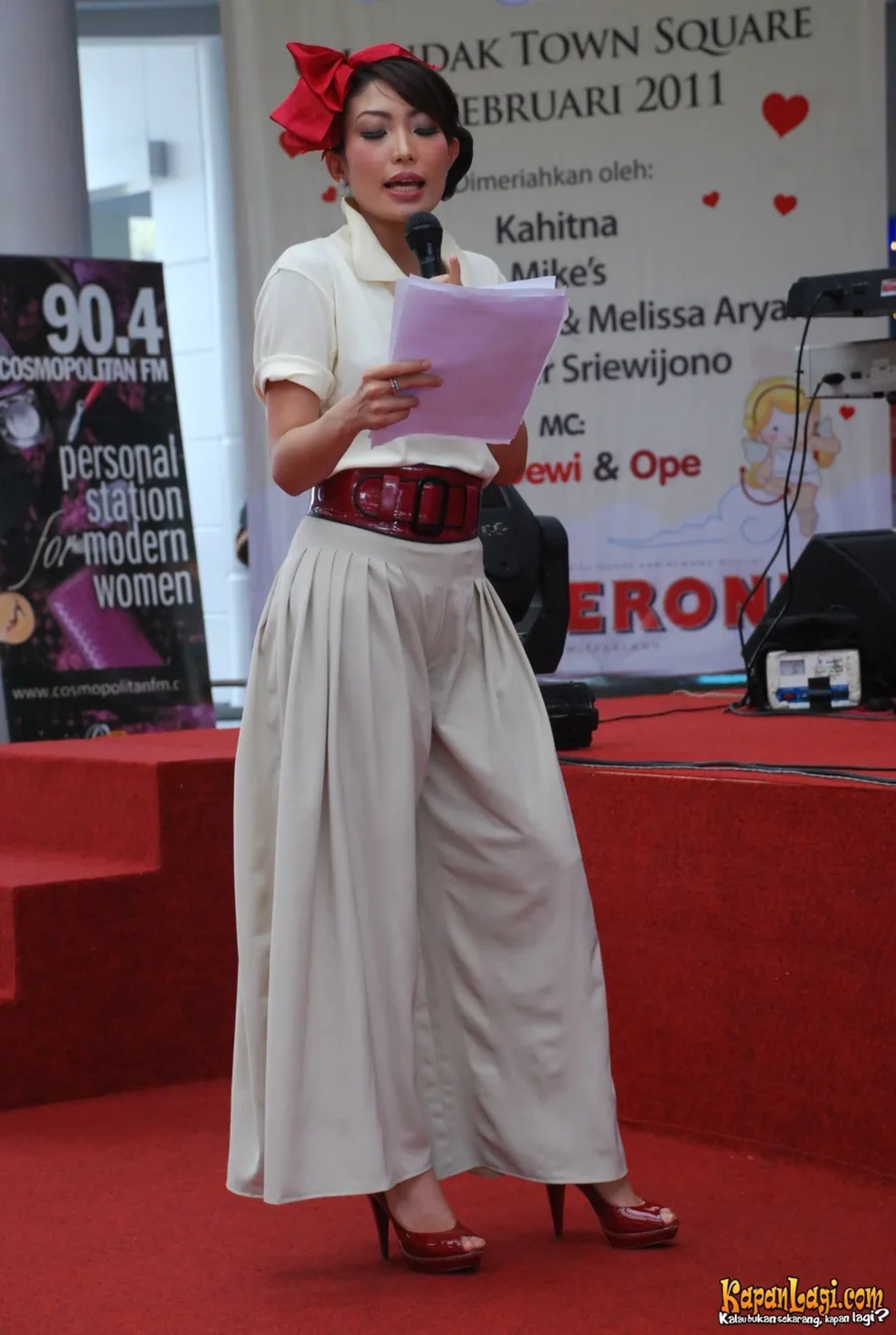 Jika Anda tidak melihat foto Ayu Dewi, kemungkinan karena foto dengan nomor tersebut tidak tersedia di Kapanlagi.com™