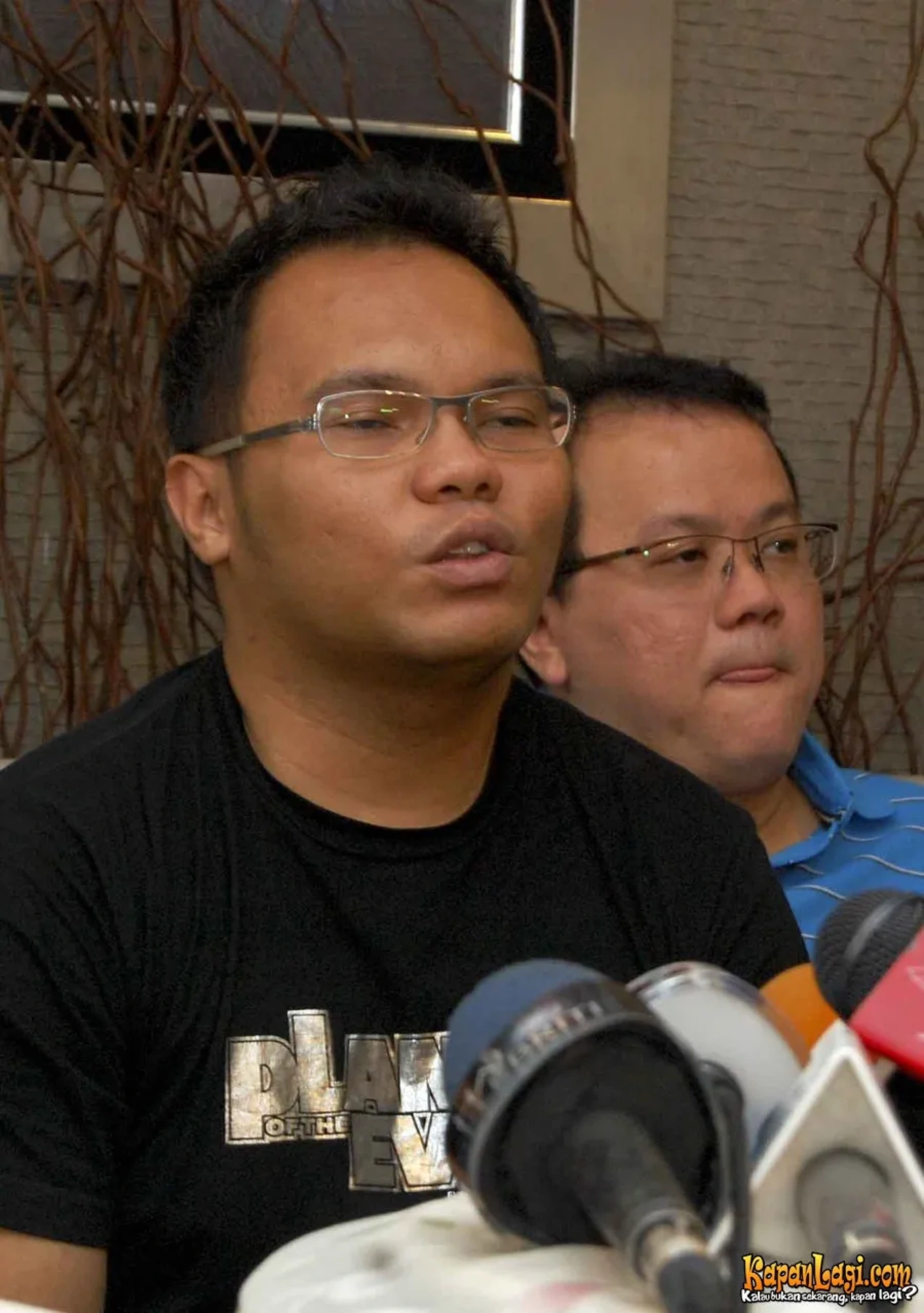 Jika Anda tidak melihat foto Badai Kerispatih, kemungkinan karena foto dengan nomor tersebut tidak tersedia di Kapanlagi.com™