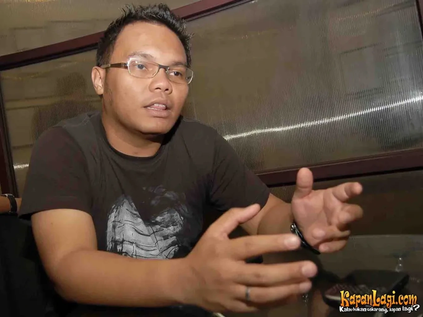 Jika Anda tidak melihat foto Badai Kerispatih, kemungkinan karena foto dengan nomor tersebut tidak tersedia di Kapanlagi.com™