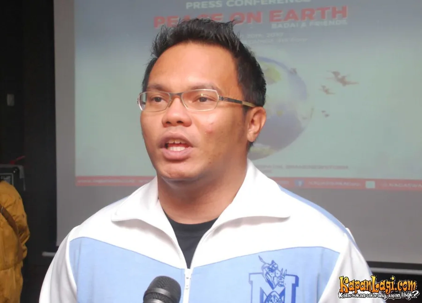 Jika Anda tidak melihat foto Badai Kerispatih, kemungkinan karena foto dengan nomor tersebut tidak tersedia di Kapanlagi.com™