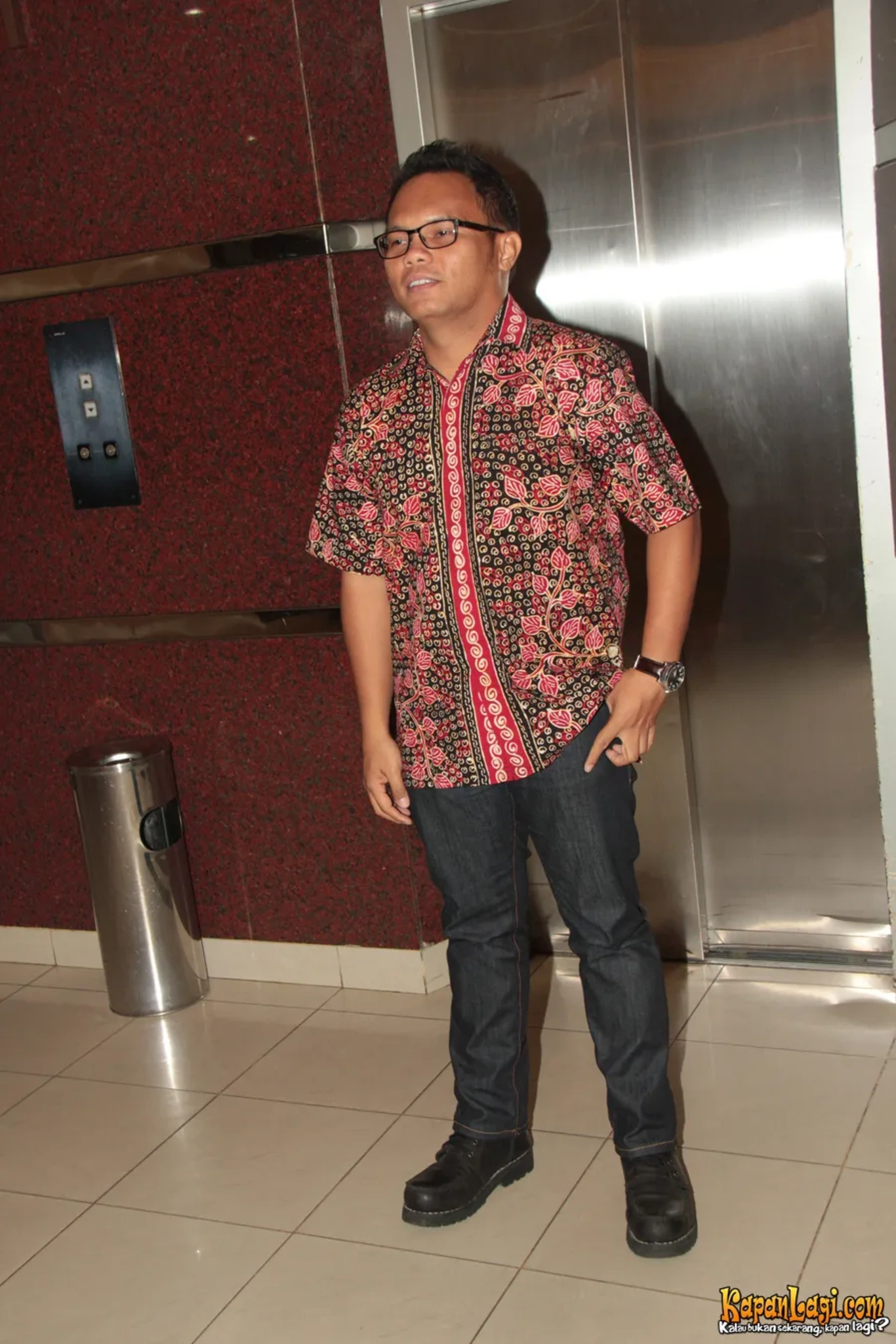 Jika Anda tidak melihat foto Badai Kerispatih, kemungkinan karena foto dengan nomor tersebut tidak tersedia di Kapanlagi.com™
