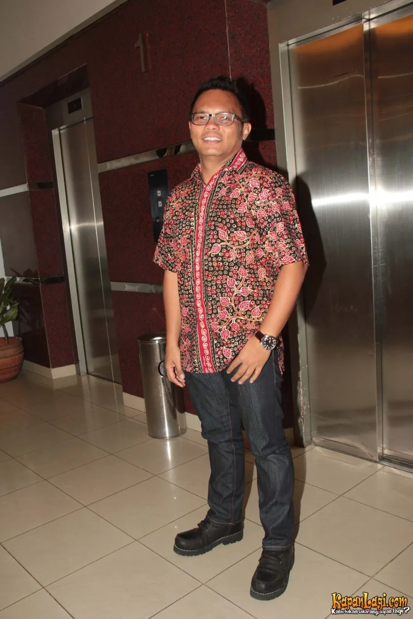 Jika Anda tidak melihat foto Badai Kerispatih, kemungkinan karena foto dengan nomor tersebut tidak tersedia di Kapanlagi.com™
