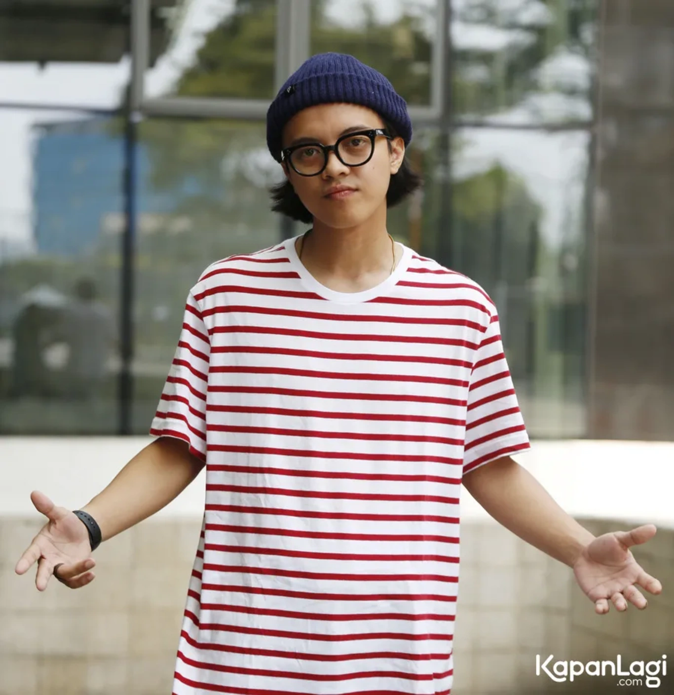 Jika Anda tidak melihat foto Bisma Smash, kemungkinan karena foto dengan nomor tersebut tidak tersedia di Kapanlagi.com™