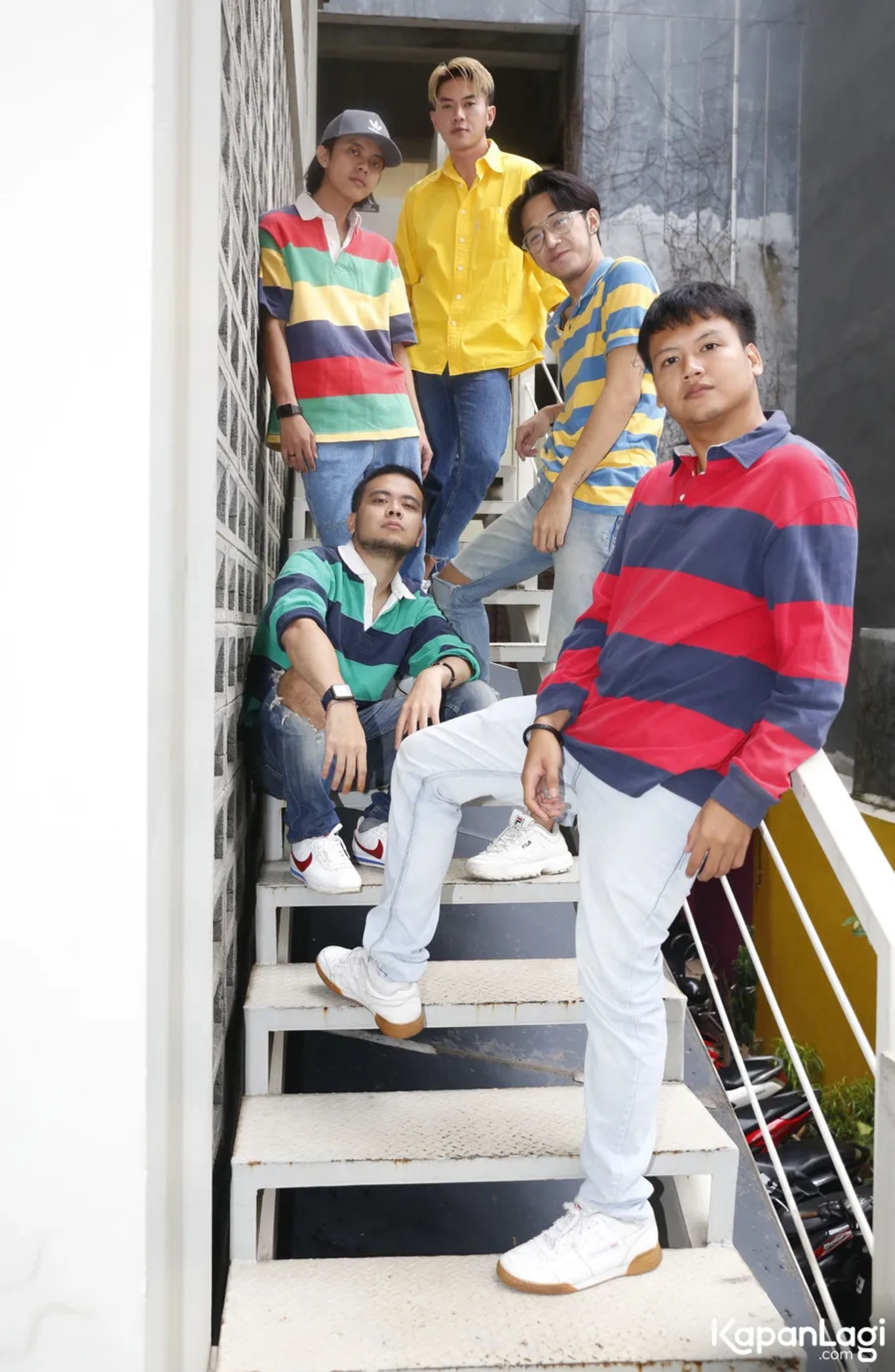 Jika Anda tidak melihat foto Bisma Smash, kemungkinan karena foto dengan nomor tersebut tidak tersedia di Kapanlagi.com™