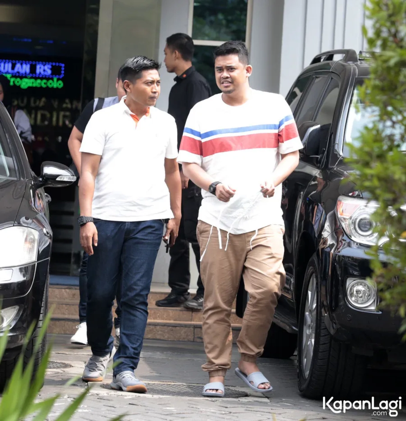 Jika Anda tidak melihat foto Bobby Nasution, kemungkinan karena foto dengan nomor tersebut tidak tersedia di Kapanlagi.com™