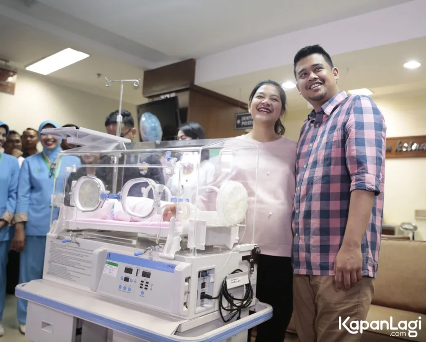 Jika Anda tidak melihat foto Bobby Nasution, kemungkinan karena foto dengan nomor tersebut tidak tersedia di Kapanlagi.com™