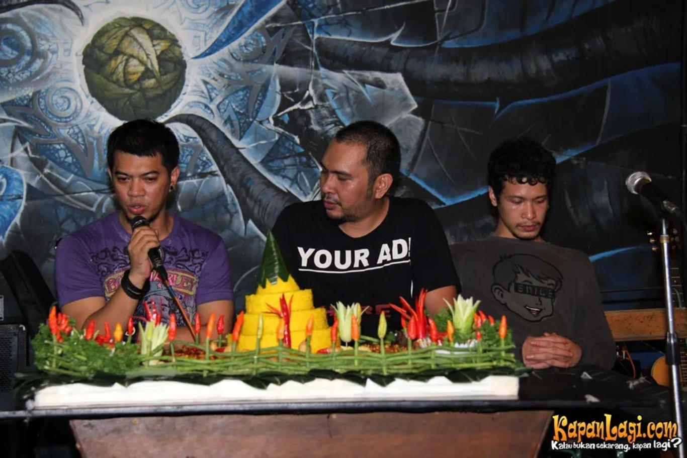 Jika Anda tidak melihat foto Bunga Band, kemungkinan karena foto dengan nomor tersebut tidak tersedia di Kapanlagi.com™