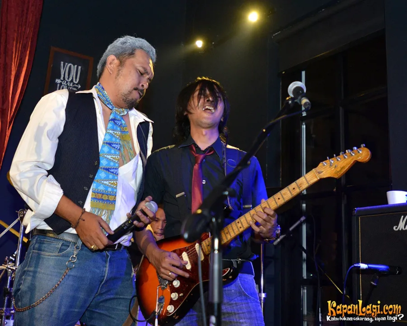 Jika Anda tidak melihat foto Bunga Band, kemungkinan karena foto dengan nomor tersebut tidak tersedia di Kapanlagi.com™