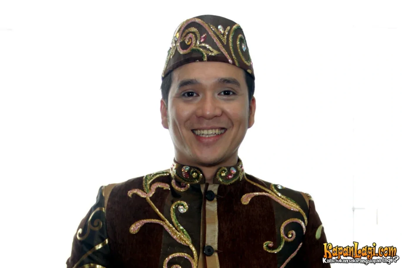 Jika Anda tidak melihat foto Fadli, kemungkinan karena foto dengan nomor tersebut tidak tersedia di Kapanlagi.com™