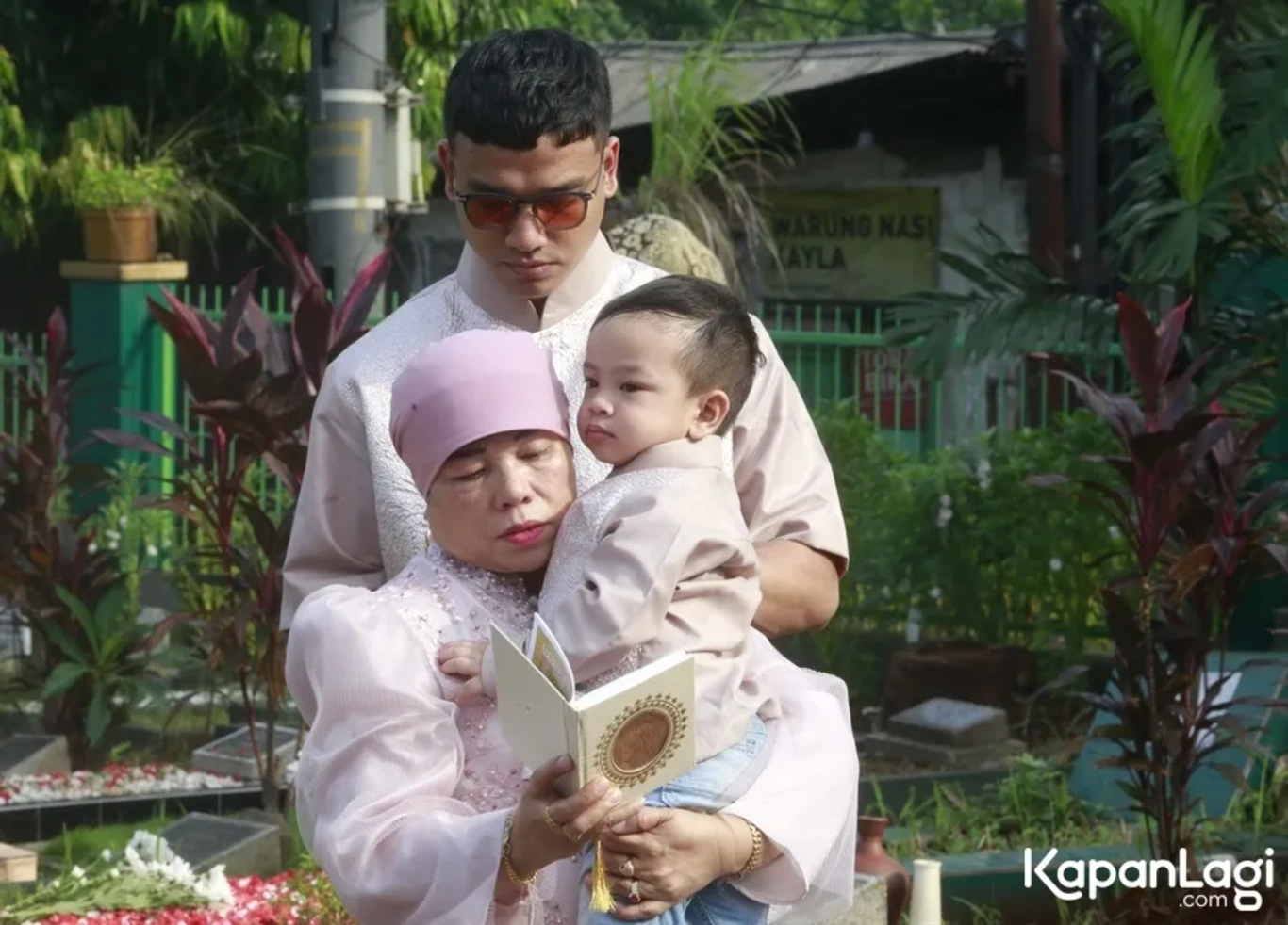 Jika Anda tidak melihat foto Fadly Faisal, kemungkinan karena foto dengan nomor tersebut tidak tersedia di Kapanlagi.com™