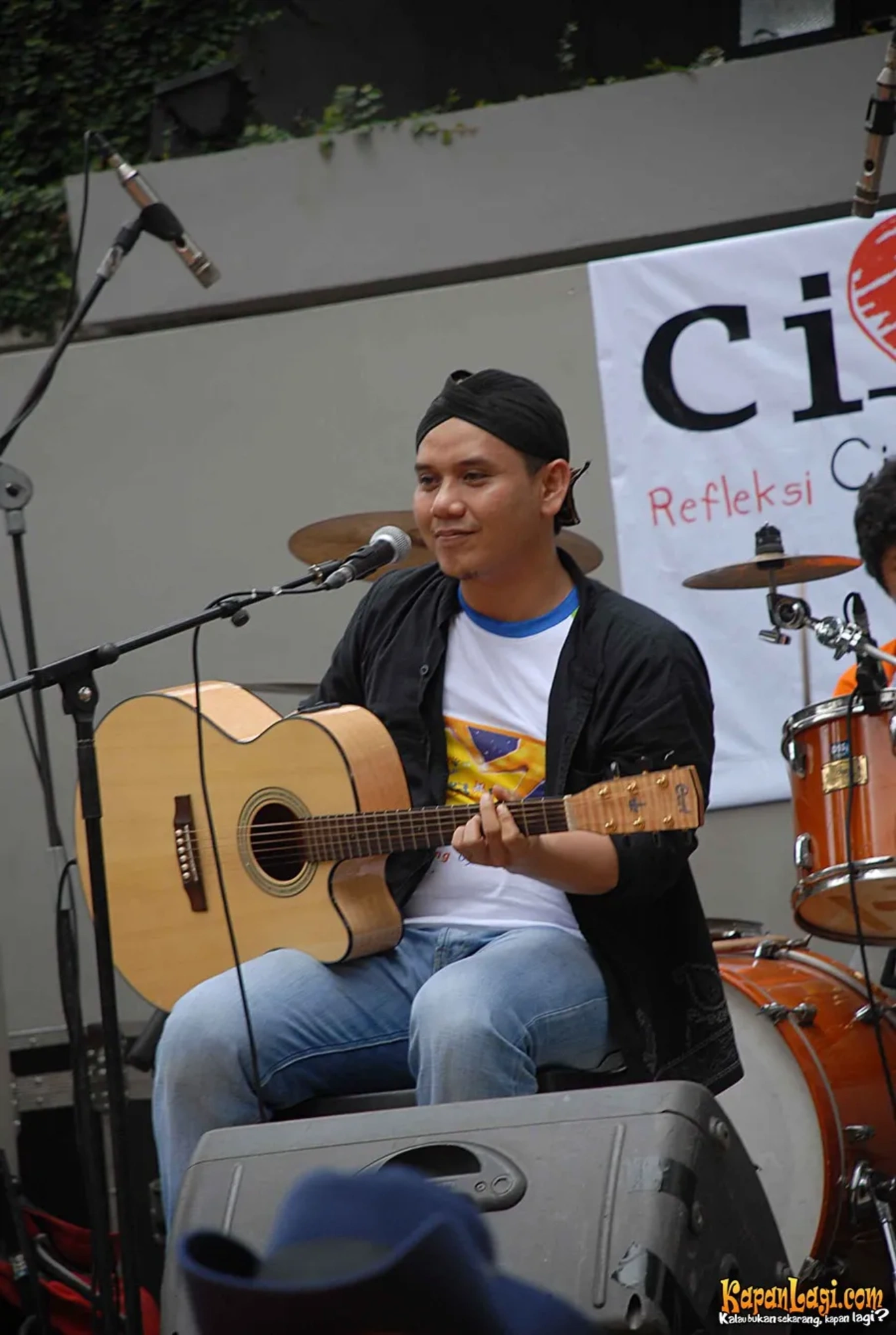 Jika Anda tidak melihat foto Fadly Padi, kemungkinan karena foto dengan nomor tersebut tidak tersedia di Kapanlagi.com™
