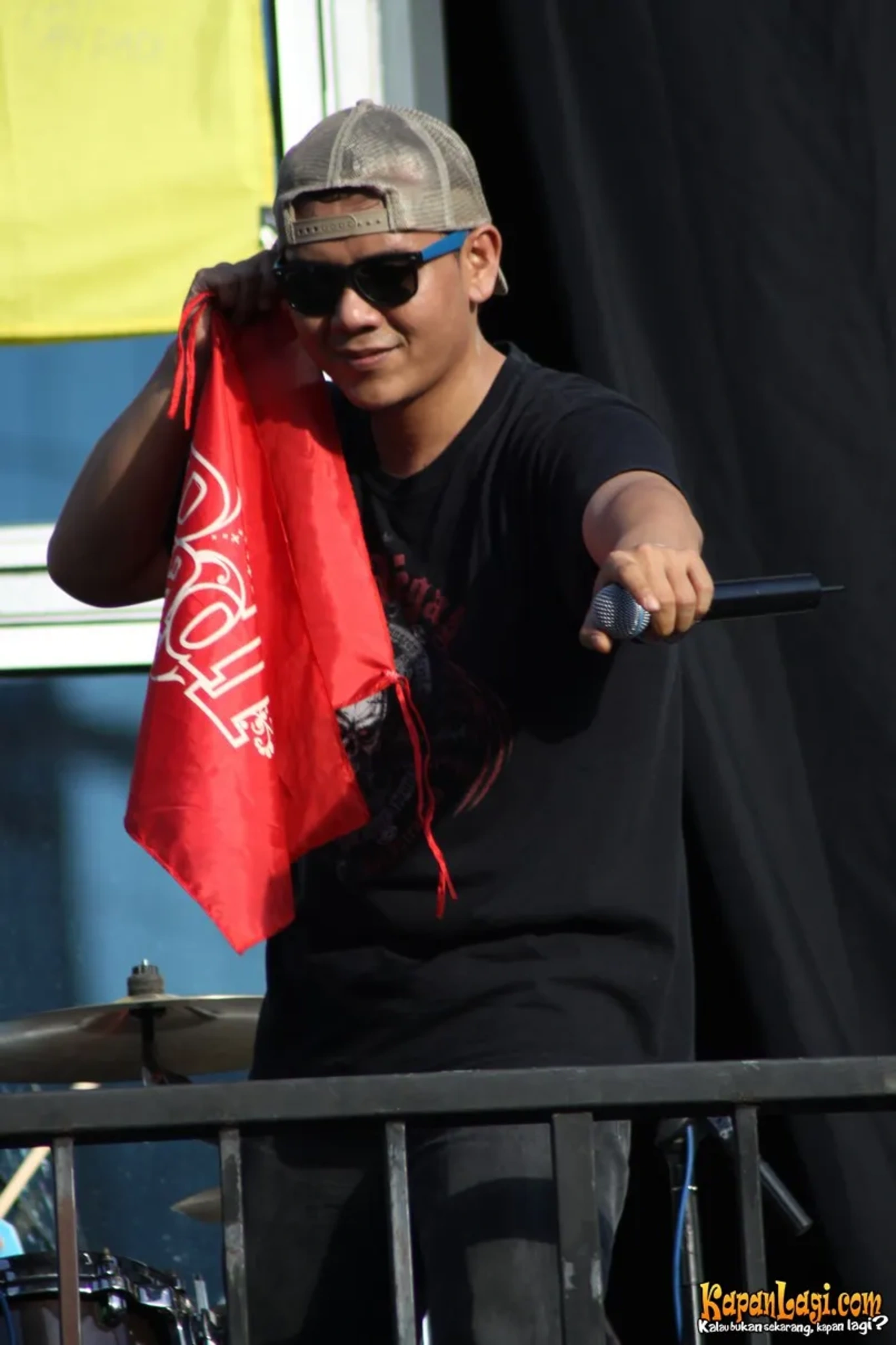 Jika Anda tidak melihat foto Fadly Padi, kemungkinan karena foto dengan nomor tersebut tidak tersedia di Kapanlagi.com™