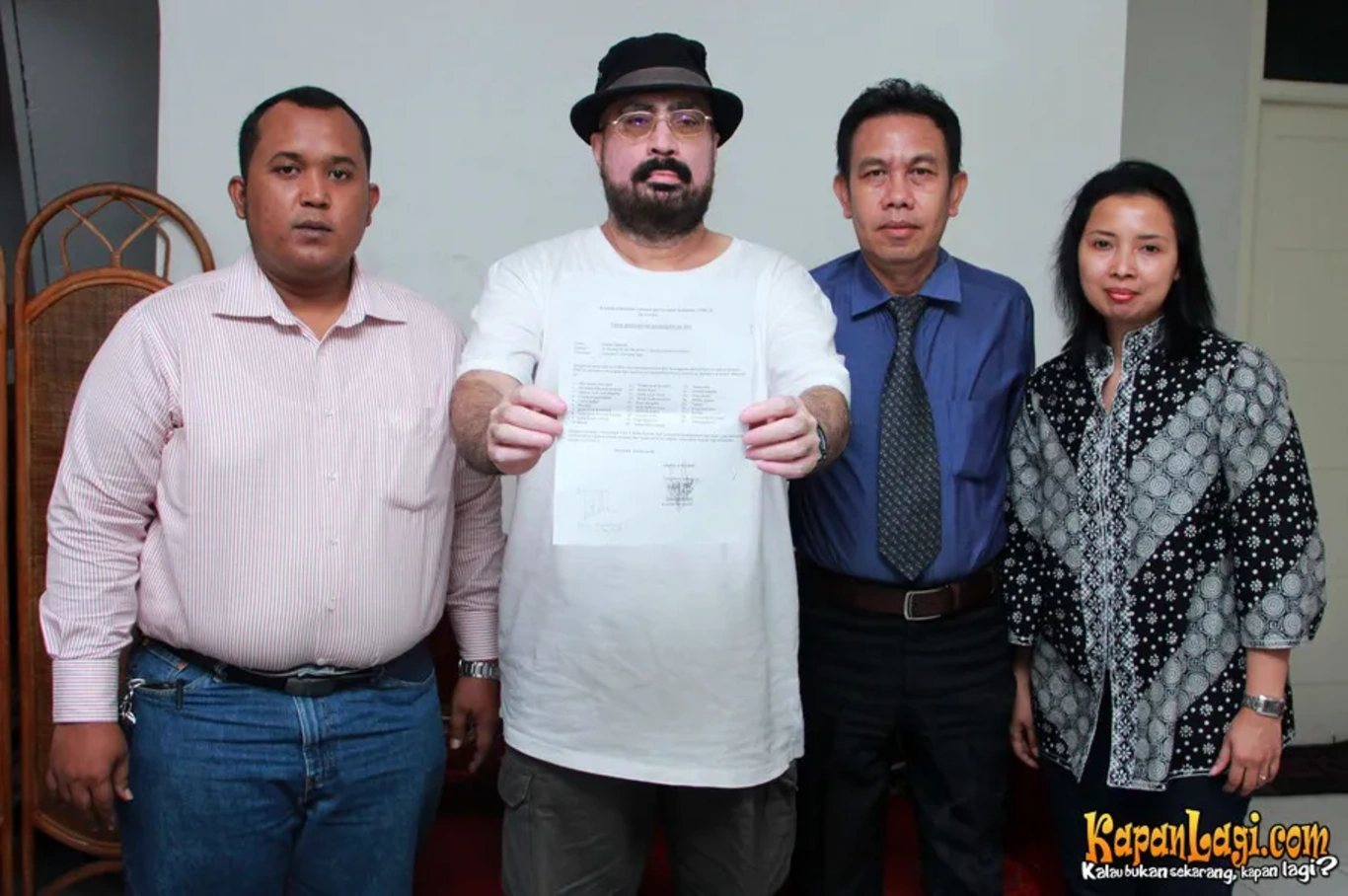 Jika Anda tidak melihat foto Fahmi Shahab, kemungkinan karena foto dengan nomor tersebut tidak tersedia di Kapanlagi.com™