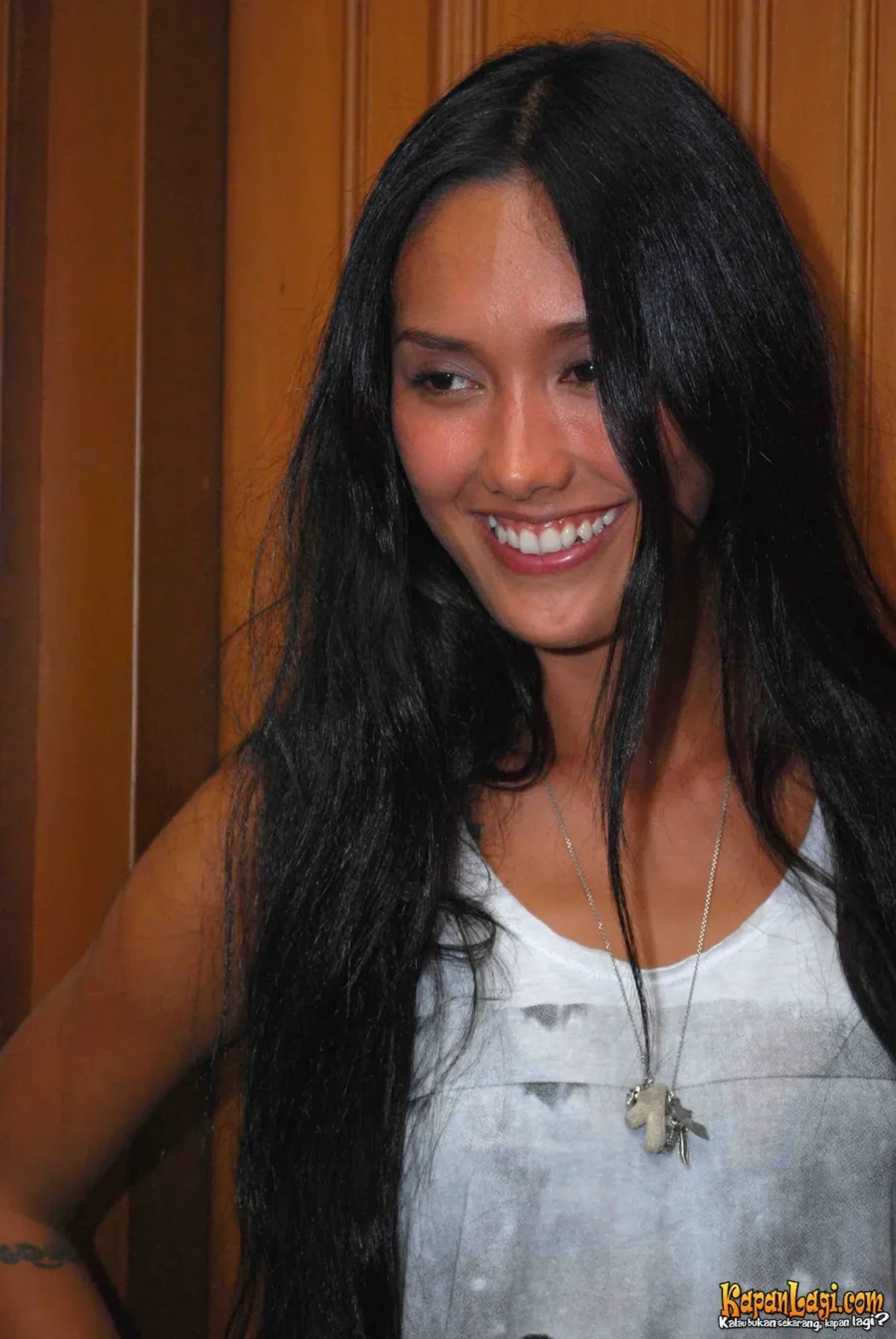 Jika Anda tidak melihat foto Fahrani, kemungkinan karena foto dengan nomor tersebut tidak tersedia di Kapanlagi.com™