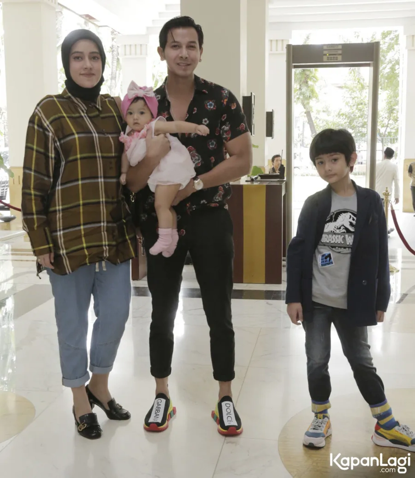 Jika Anda tidak melihat foto Fairuz A Rafiq Dan Sony, kemungkinan karena foto dengan nomor tersebut tidak tersedia di Kapanlagi.com™
