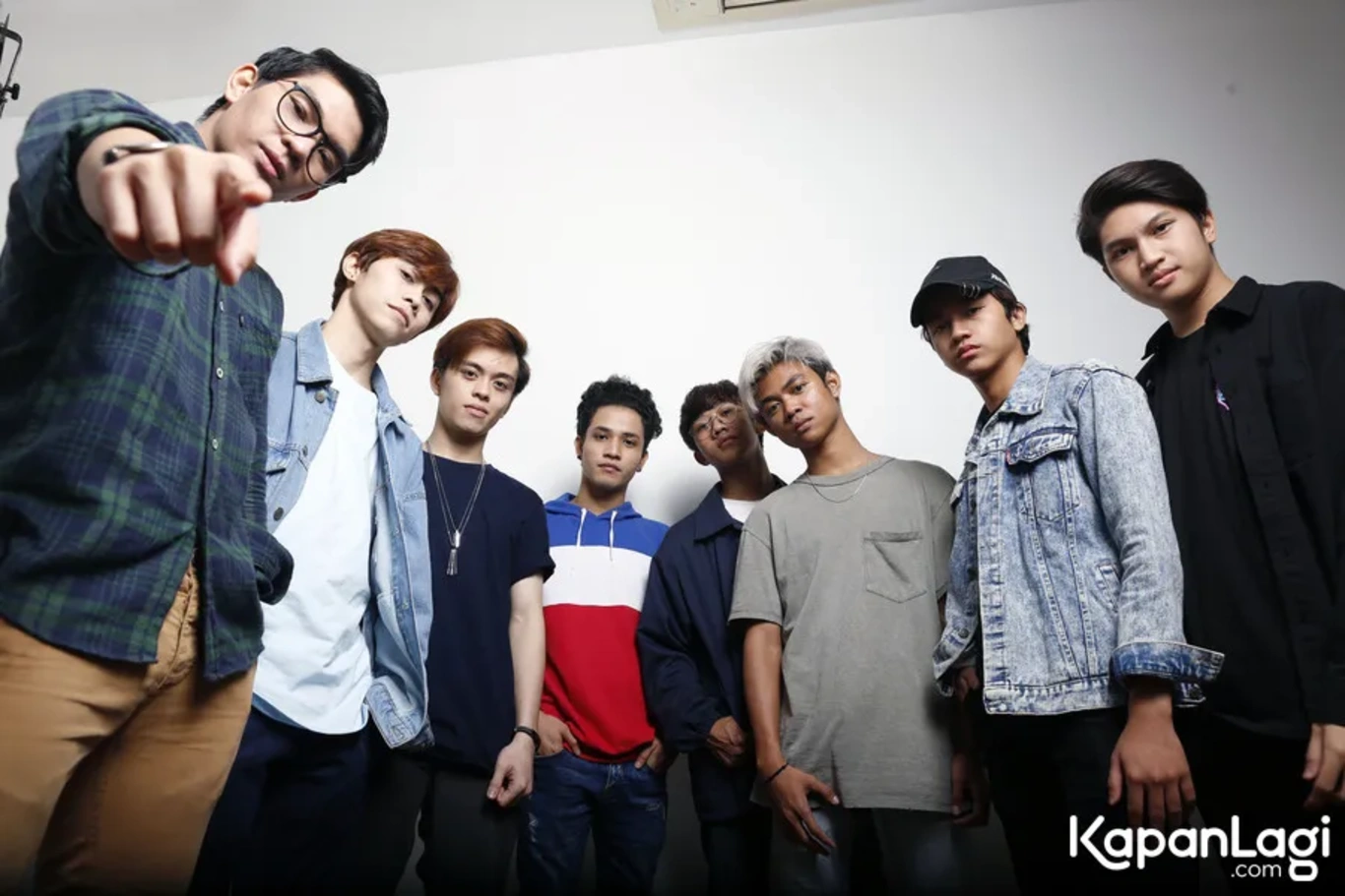 Jika Anda tidak melihat foto Fajri Un1ty Band, kemungkinan karena foto dengan nomor tersebut tidak tersedia di Kapanlagi.com™