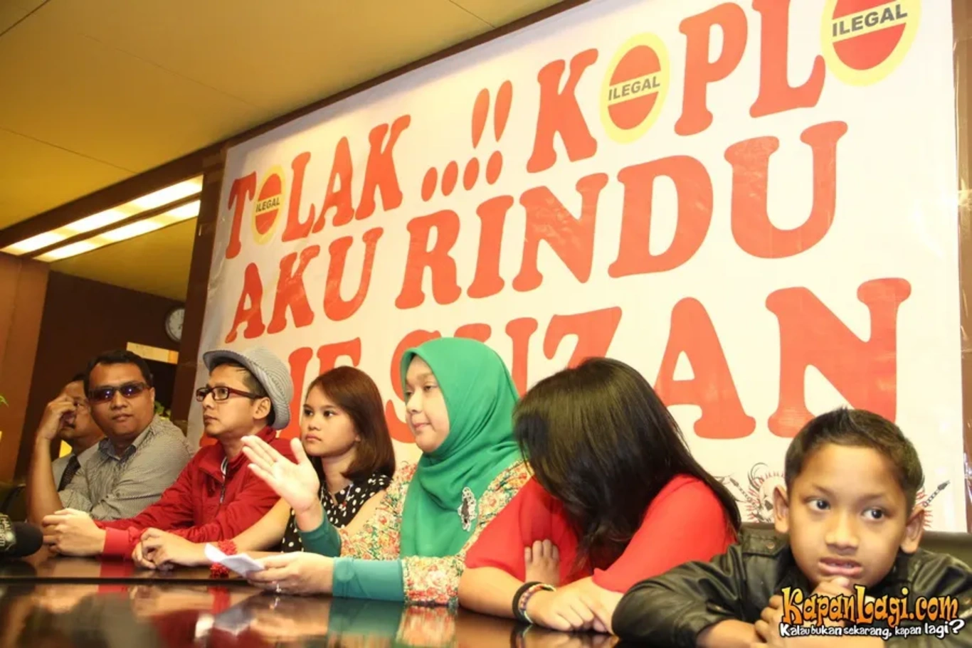 Jika Anda tidak melihat foto Family Band, kemungkinan karena foto dengan nomor tersebut tidak tersedia di Kapanlagi.com™