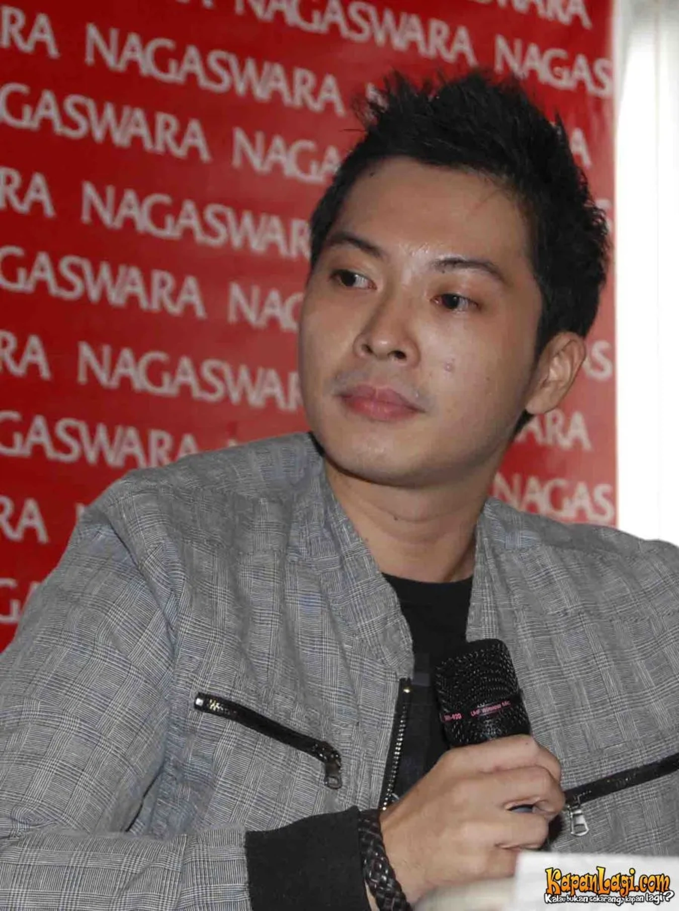Jika Anda tidak melihat foto Fandy Santoso, kemungkinan karena foto dengan nomor tersebut tidak tersedia di Kapanlagi.com™