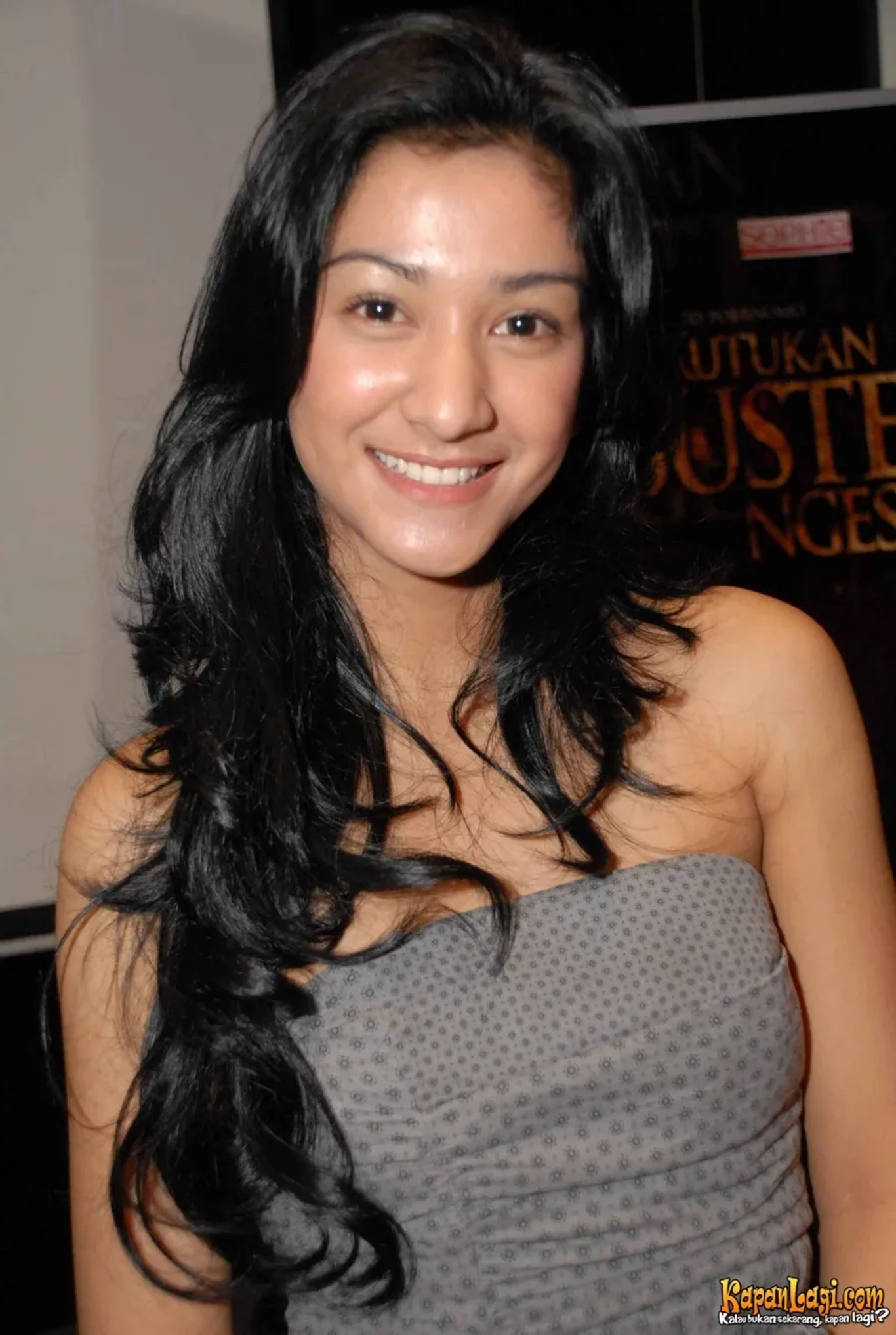 Jika Anda tidak melihat foto Fanny Ghassani, kemungkinan karena foto dengan nomor tersebut tidak tersedia di Kapanlagi.com™