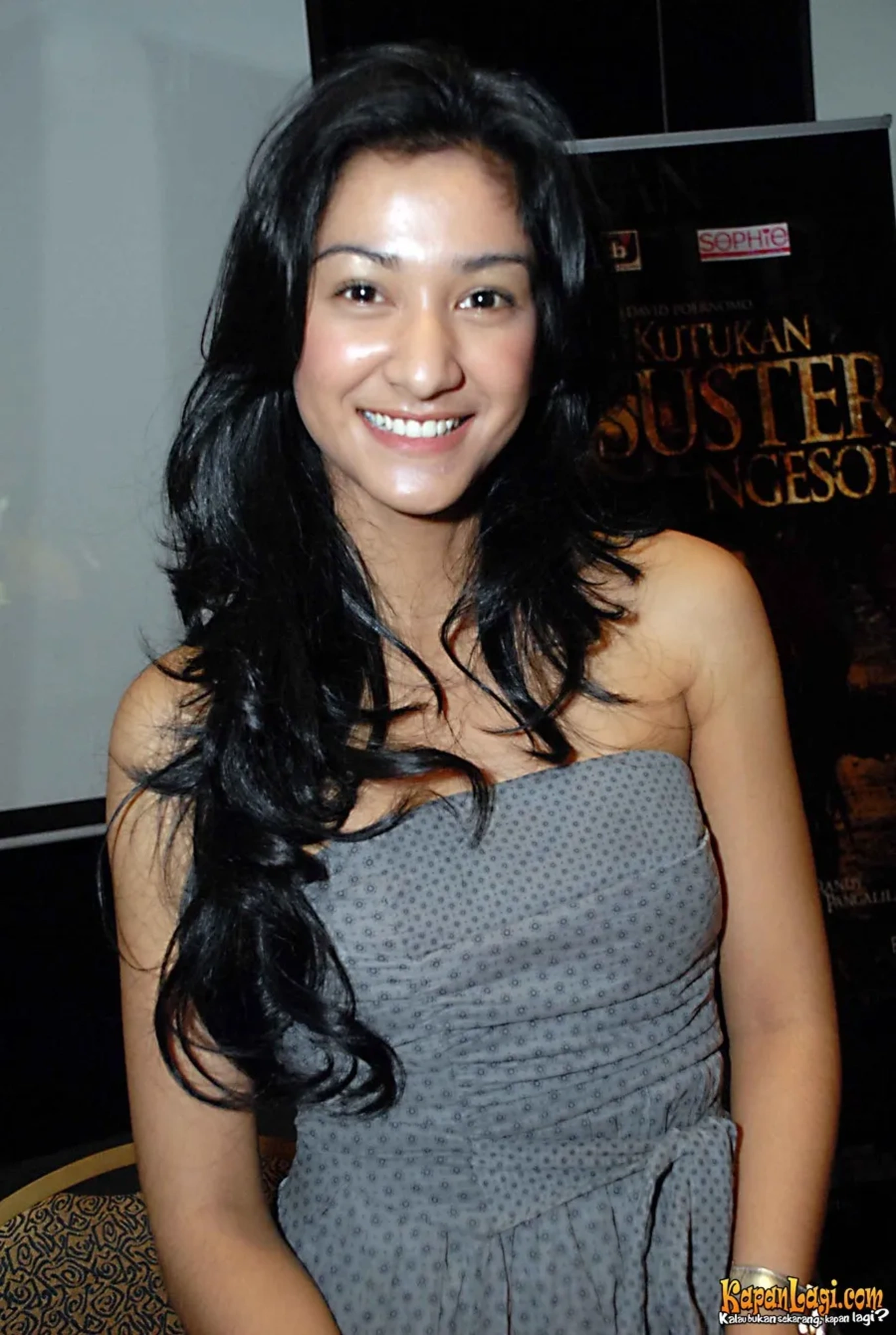 Jika Anda tidak melihat foto Fanny Ghassani, kemungkinan karena foto dengan nomor tersebut tidak tersedia di Kapanlagi.com™