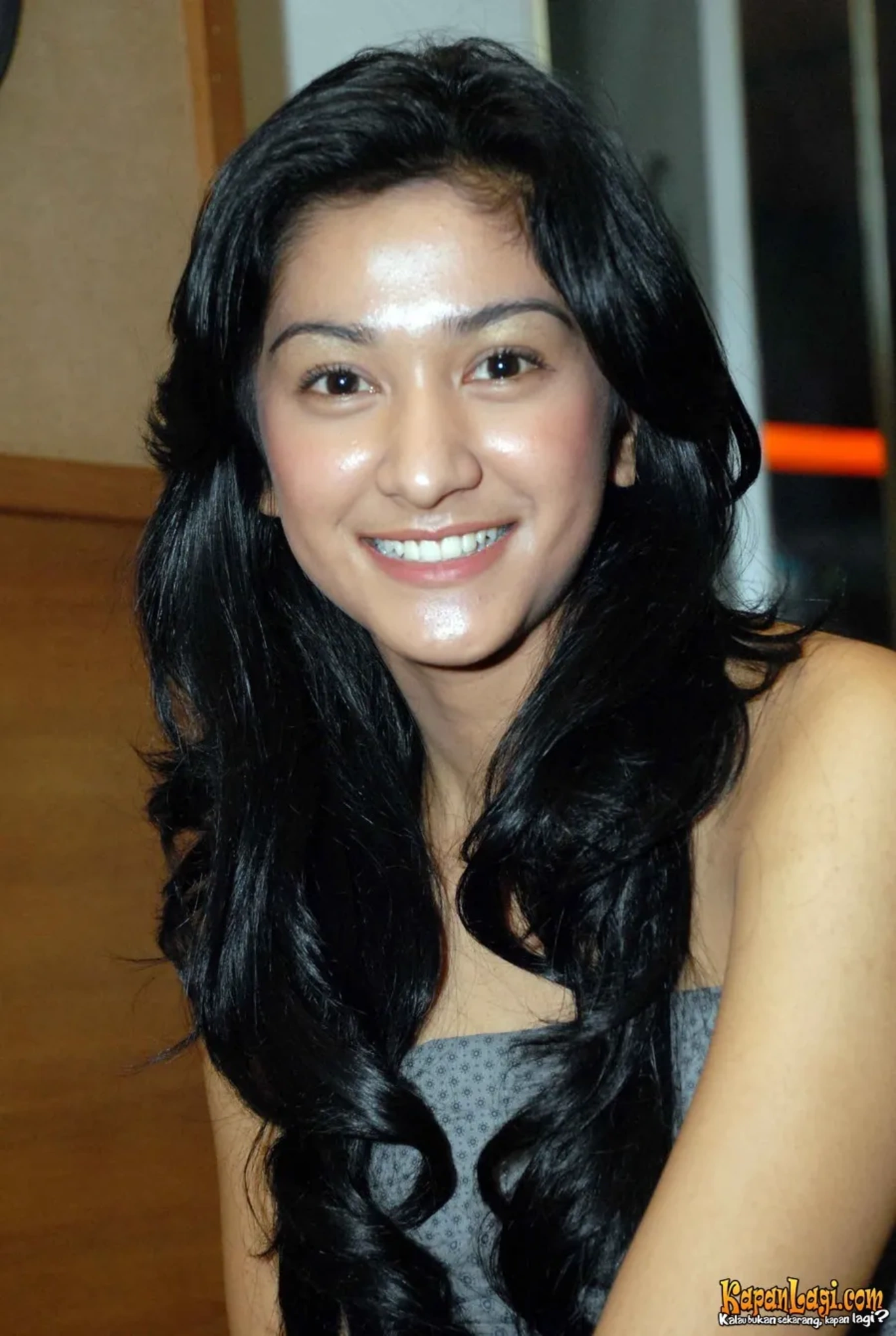 Jika Anda tidak melihat foto Fanny Ghassani, kemungkinan karena foto dengan nomor tersebut tidak tersedia di Kapanlagi.com™