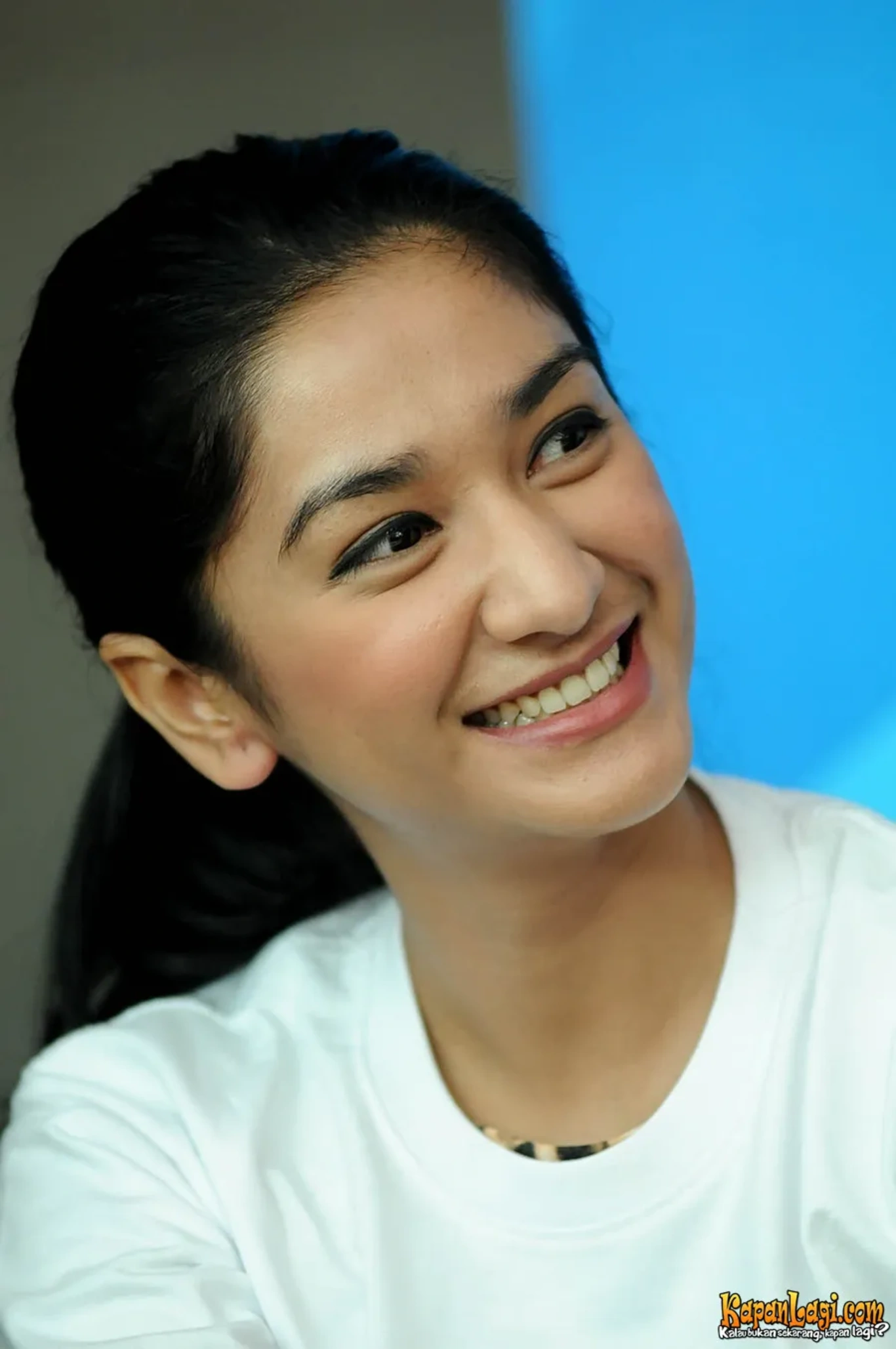 Jika Anda tidak melihat foto Fanny Ghassani, kemungkinan karena foto dengan nomor tersebut tidak tersedia di Kapanlagi.com™