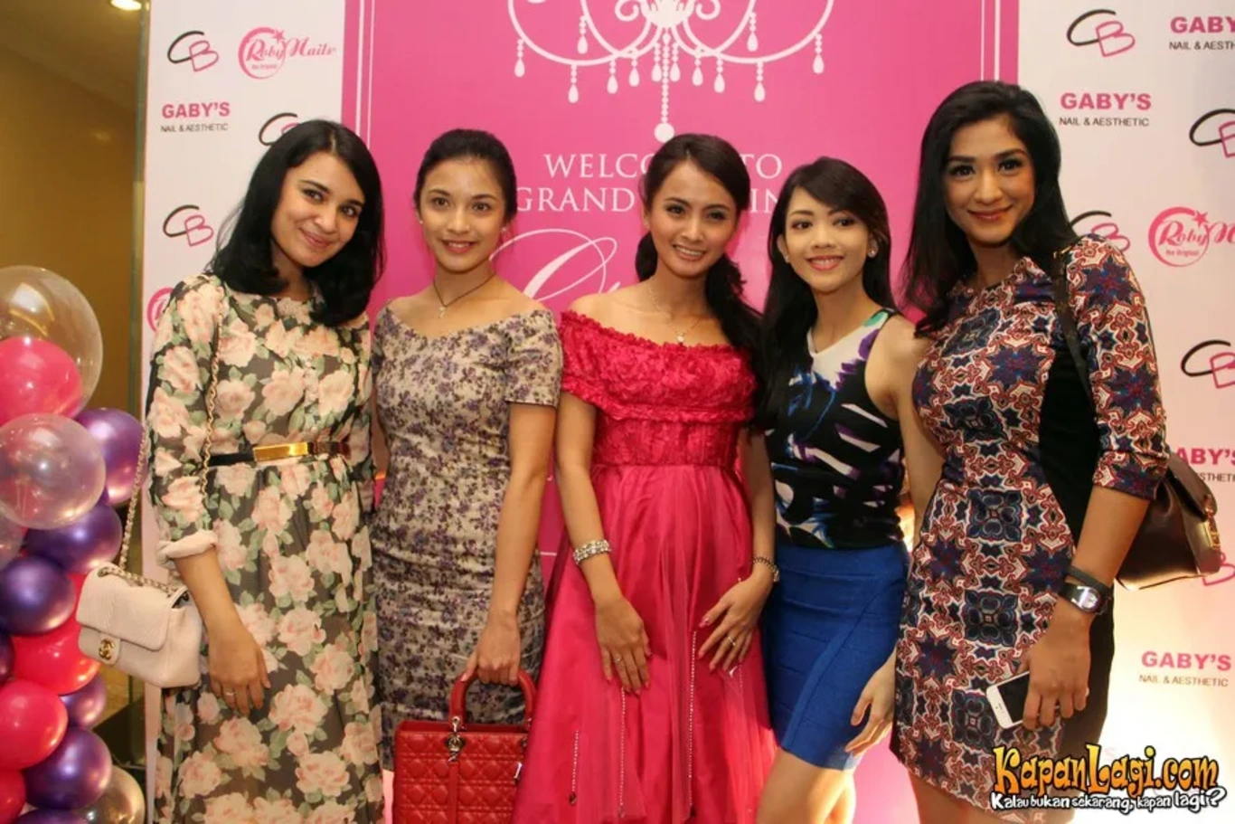 Jika Anda tidak melihat foto Fanny Ghassani, kemungkinan karena foto dengan nomor tersebut tidak tersedia di Kapanlagi.com™