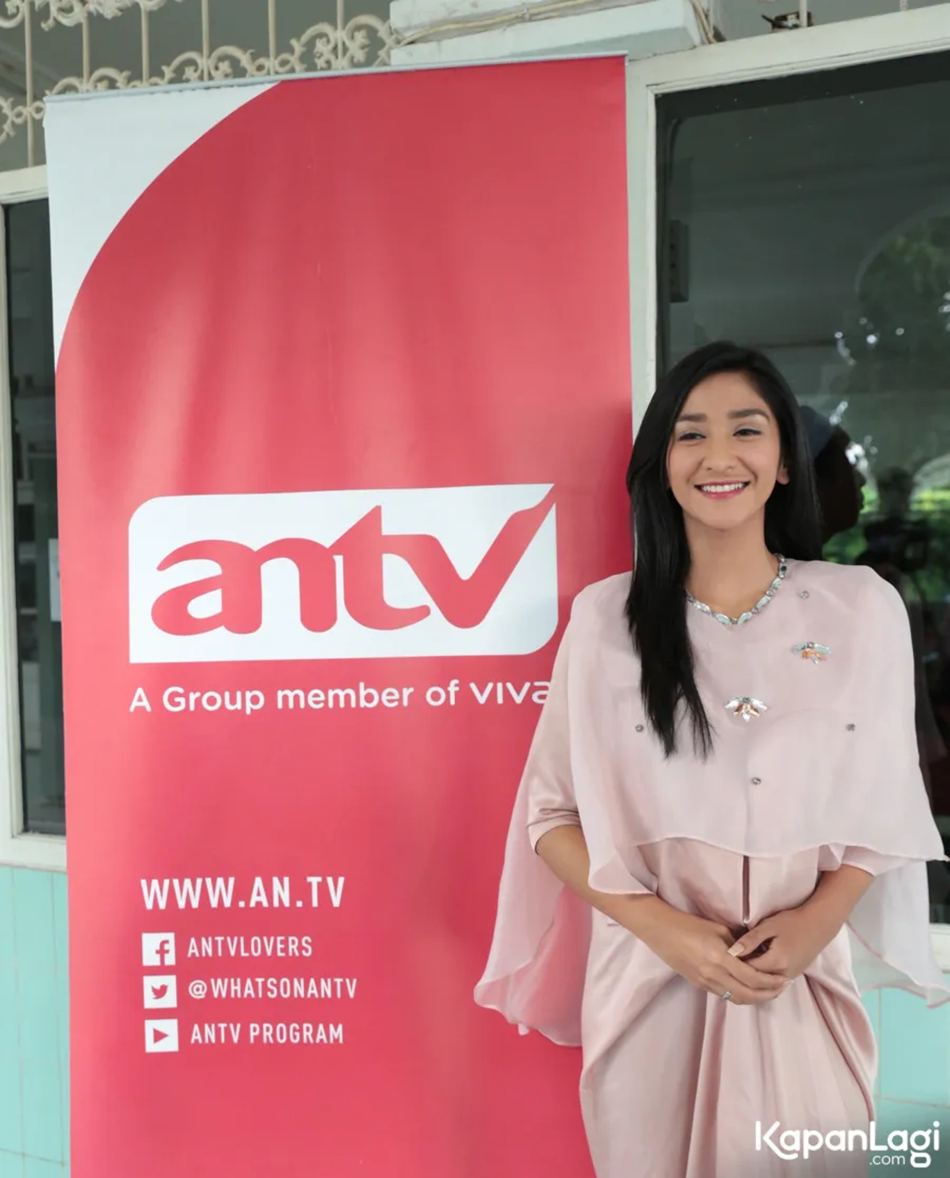 Jika Anda tidak melihat foto Fanny Ghassani, kemungkinan karena foto dengan nomor tersebut tidak tersedia di Kapanlagi.com™
