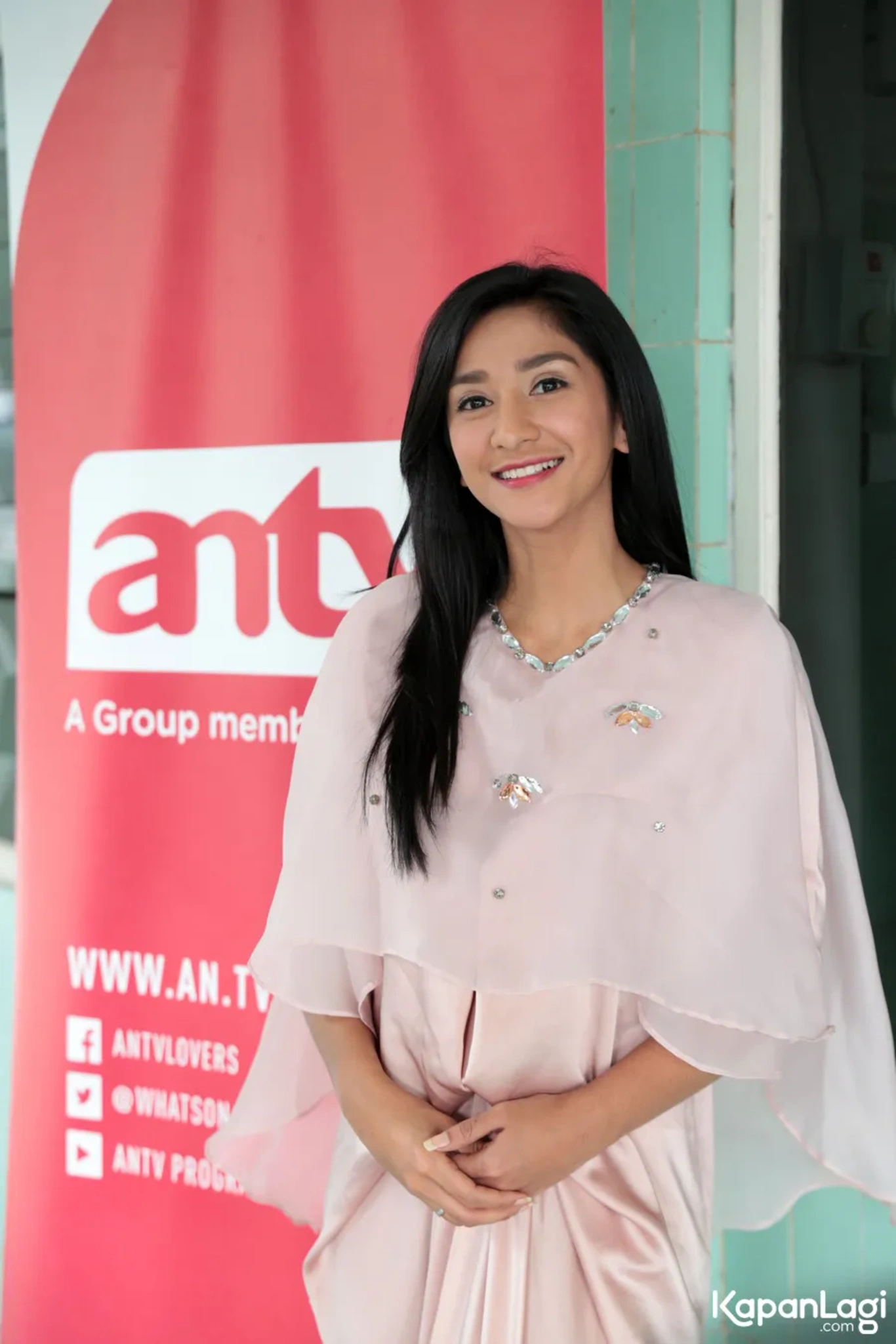 Jika Anda tidak melihat foto Fanny Ghassani, kemungkinan karena foto dengan nomor tersebut tidak tersedia di Kapanlagi.com™