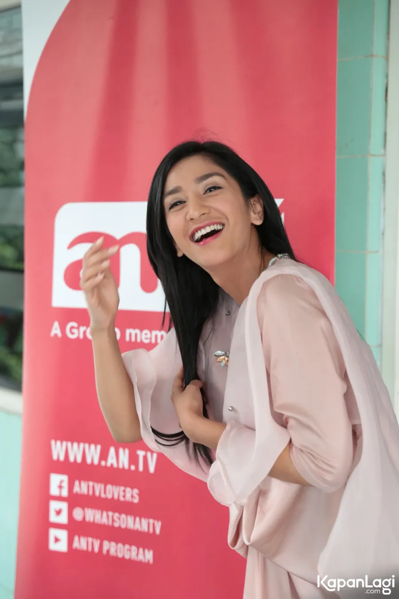 Jika Anda tidak melihat foto Fanny Ghassani, kemungkinan karena foto dengan nomor tersebut tidak tersedia di Kapanlagi.com™