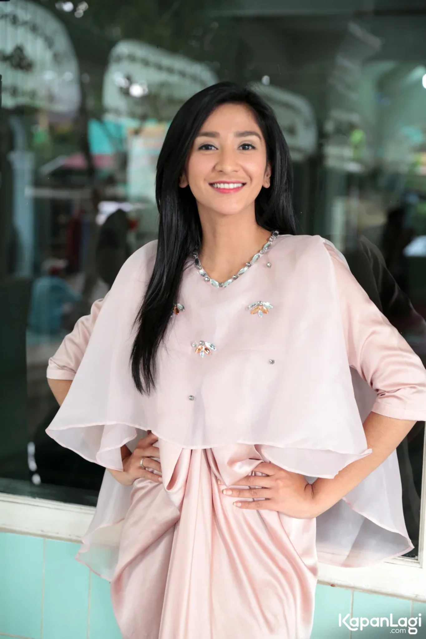 Jika Anda tidak melihat foto Fanny Ghassani, kemungkinan karena foto dengan nomor tersebut tidak tersedia di Kapanlagi.com™