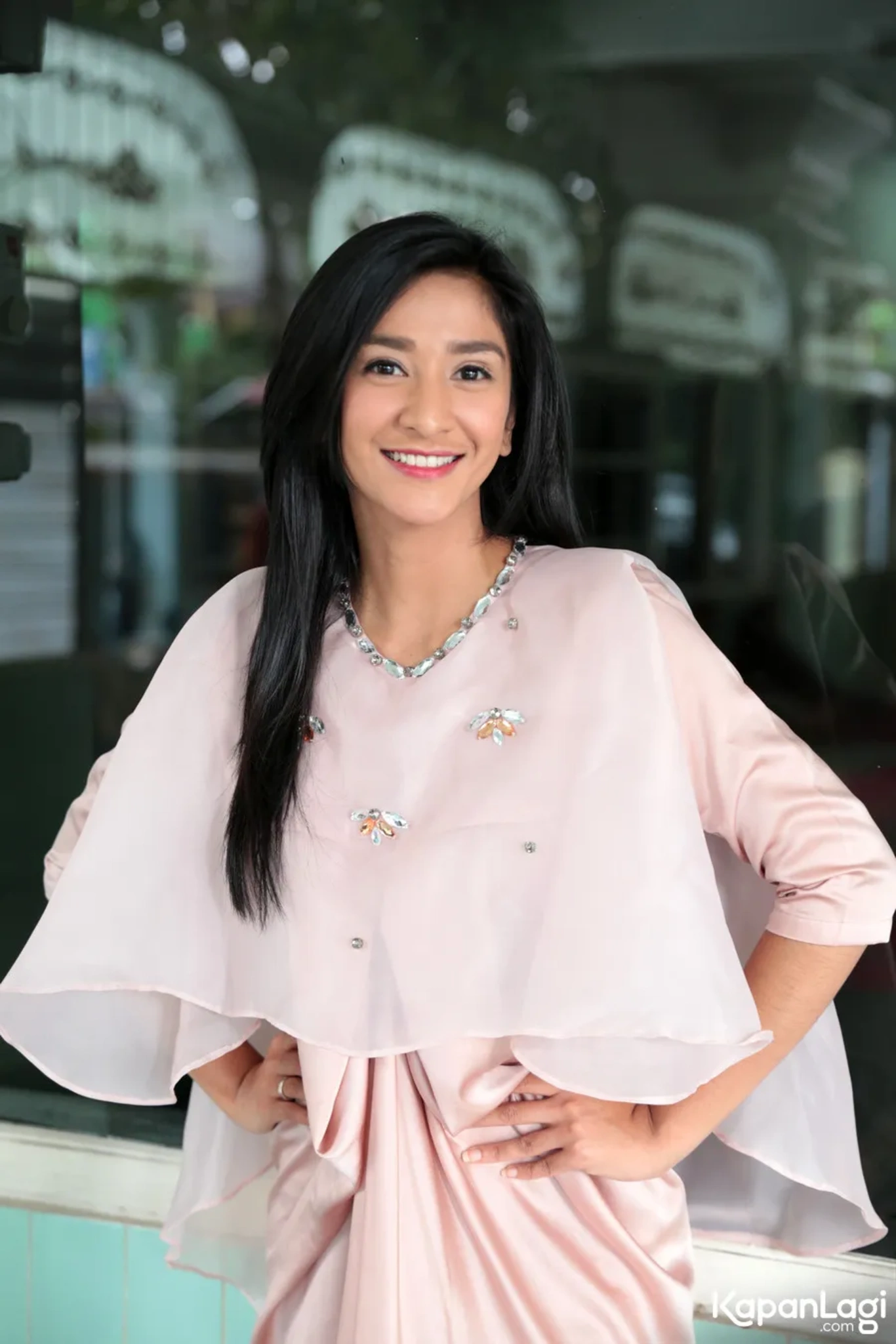 Jika Anda tidak melihat foto Fanny Ghassani, kemungkinan karena foto dengan nomor tersebut tidak tersedia di Kapanlagi.com™