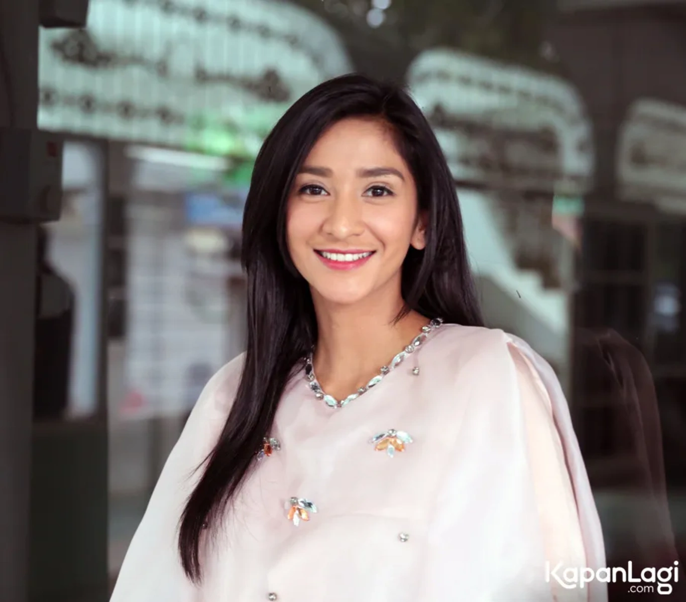 Jika Anda tidak melihat foto Fanny Ghassani, kemungkinan karena foto dengan nomor tersebut tidak tersedia di Kapanlagi.com™