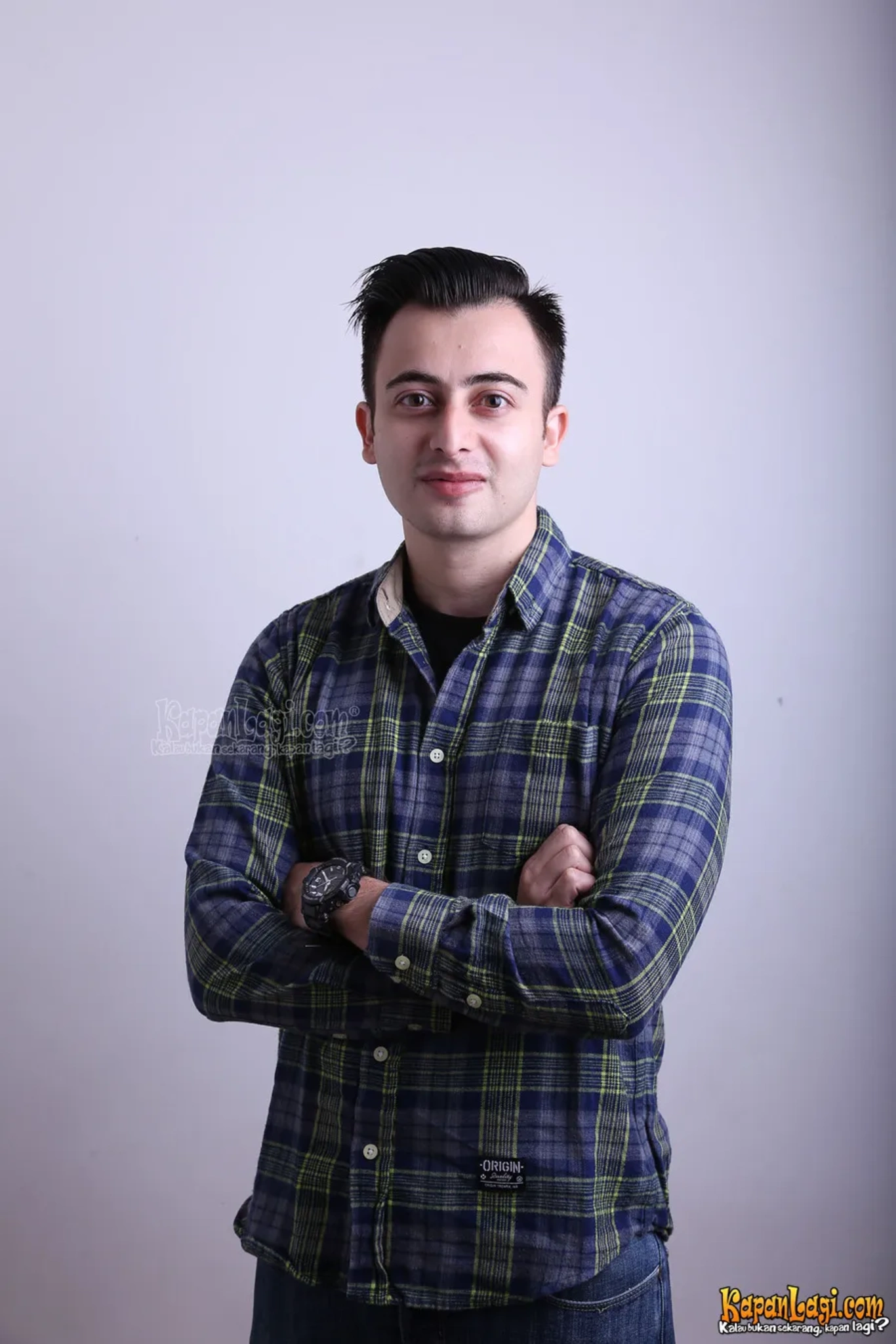 Jika Anda tidak melihat foto Farhad, kemungkinan karena foto dengan nomor tersebut tidak tersedia di Kapanlagi.com™
