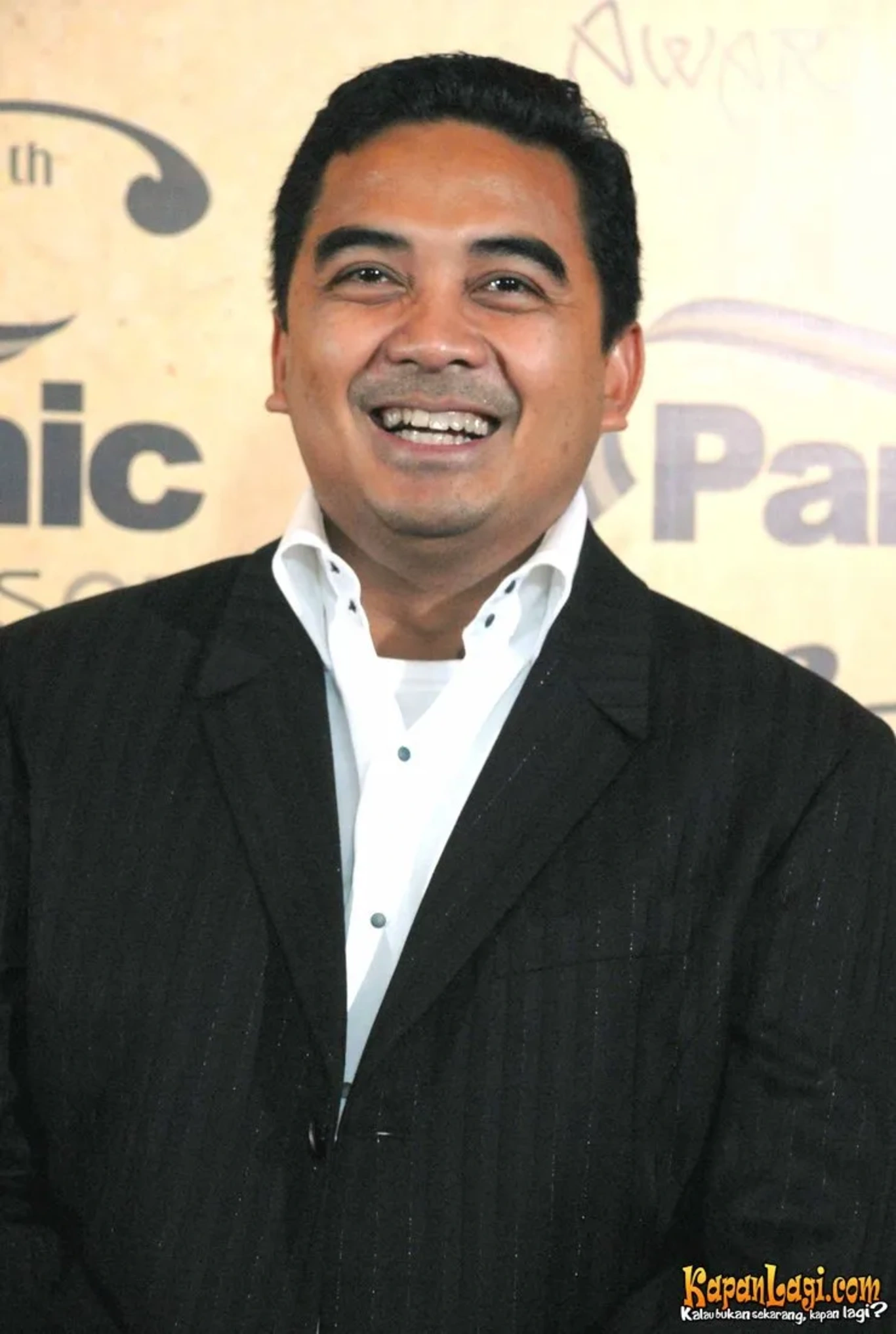 Jika Anda tidak melihat foto Farhan, kemungkinan karena foto dengan nomor tersebut tidak tersedia di Kapanlagi.com™