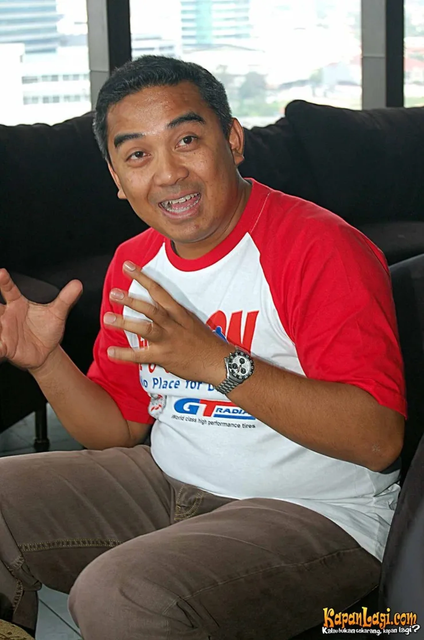 Jika Anda tidak melihat foto Farhan, kemungkinan karena foto dengan nomor tersebut tidak tersedia di Kapanlagi.com™