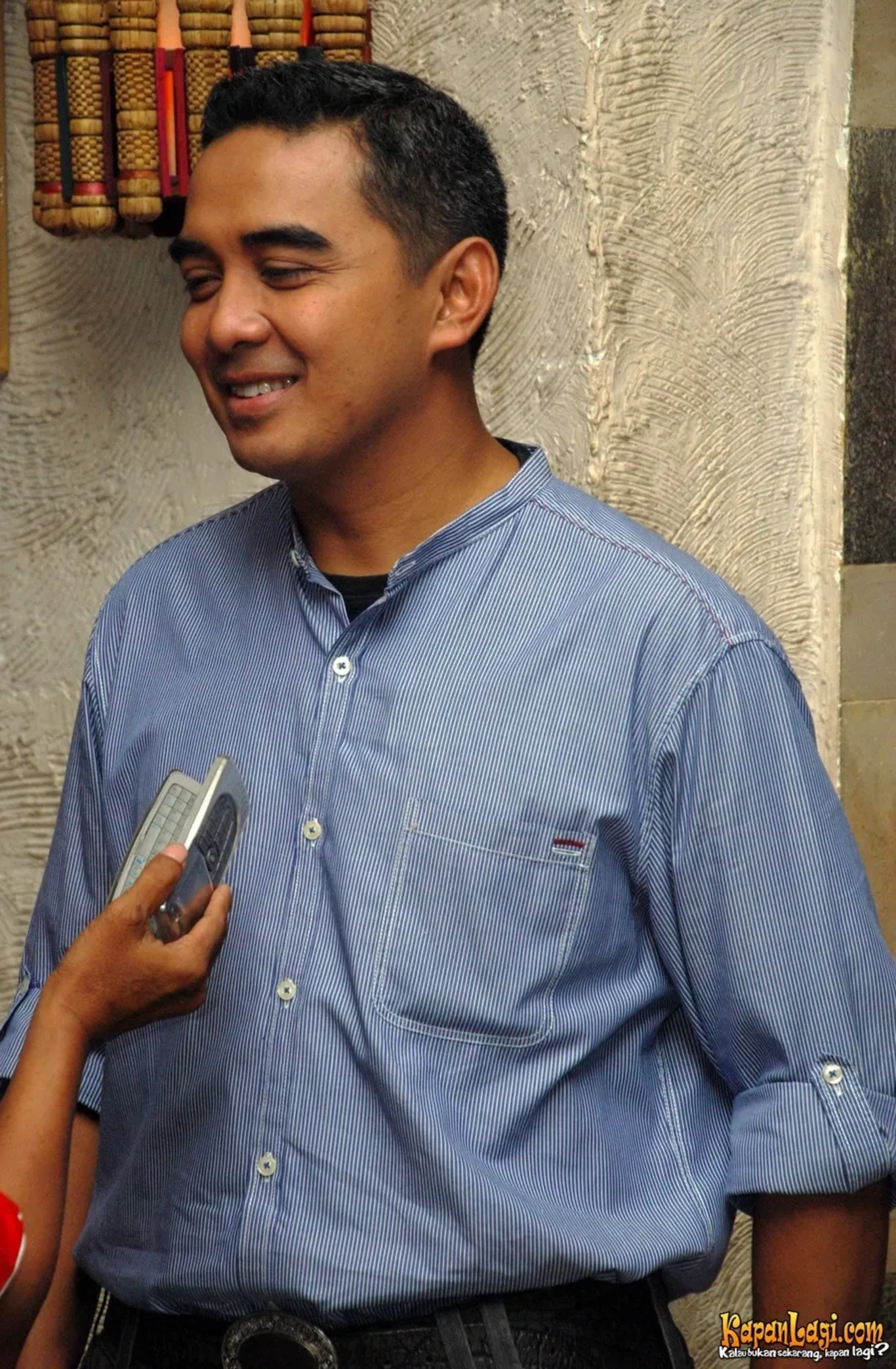 Jika Anda tidak melihat foto Farhan, kemungkinan karena foto dengan nomor tersebut tidak tersedia di Kapanlagi.com™