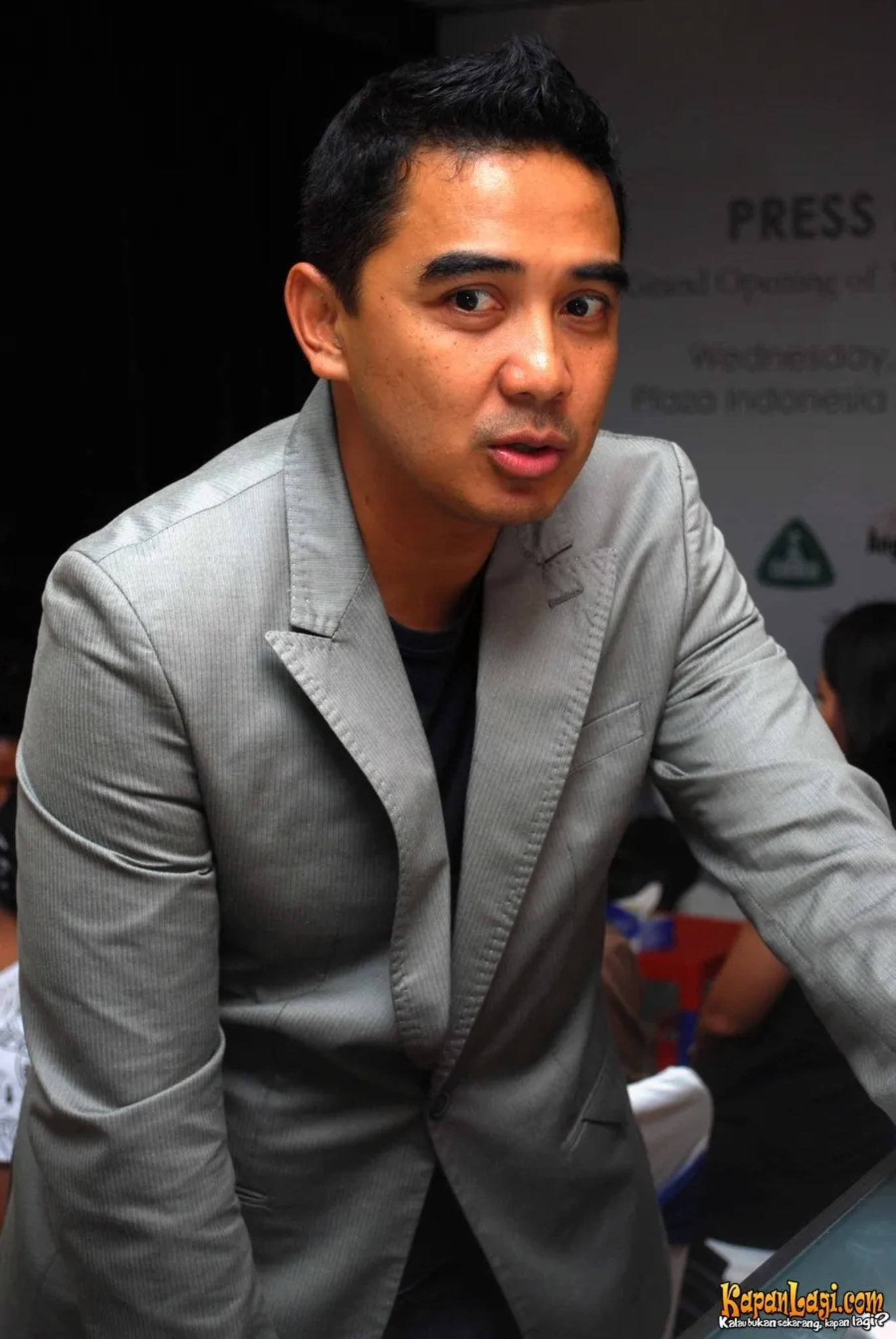 Jika Anda tidak melihat foto Farhan, kemungkinan karena foto dengan nomor tersebut tidak tersedia di Kapanlagi.com™