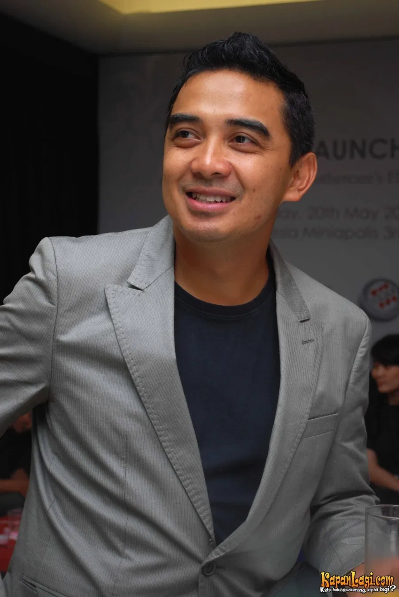 Jika Anda tidak melihat foto Farhan, kemungkinan karena foto dengan nomor tersebut tidak tersedia di Kapanlagi.com™