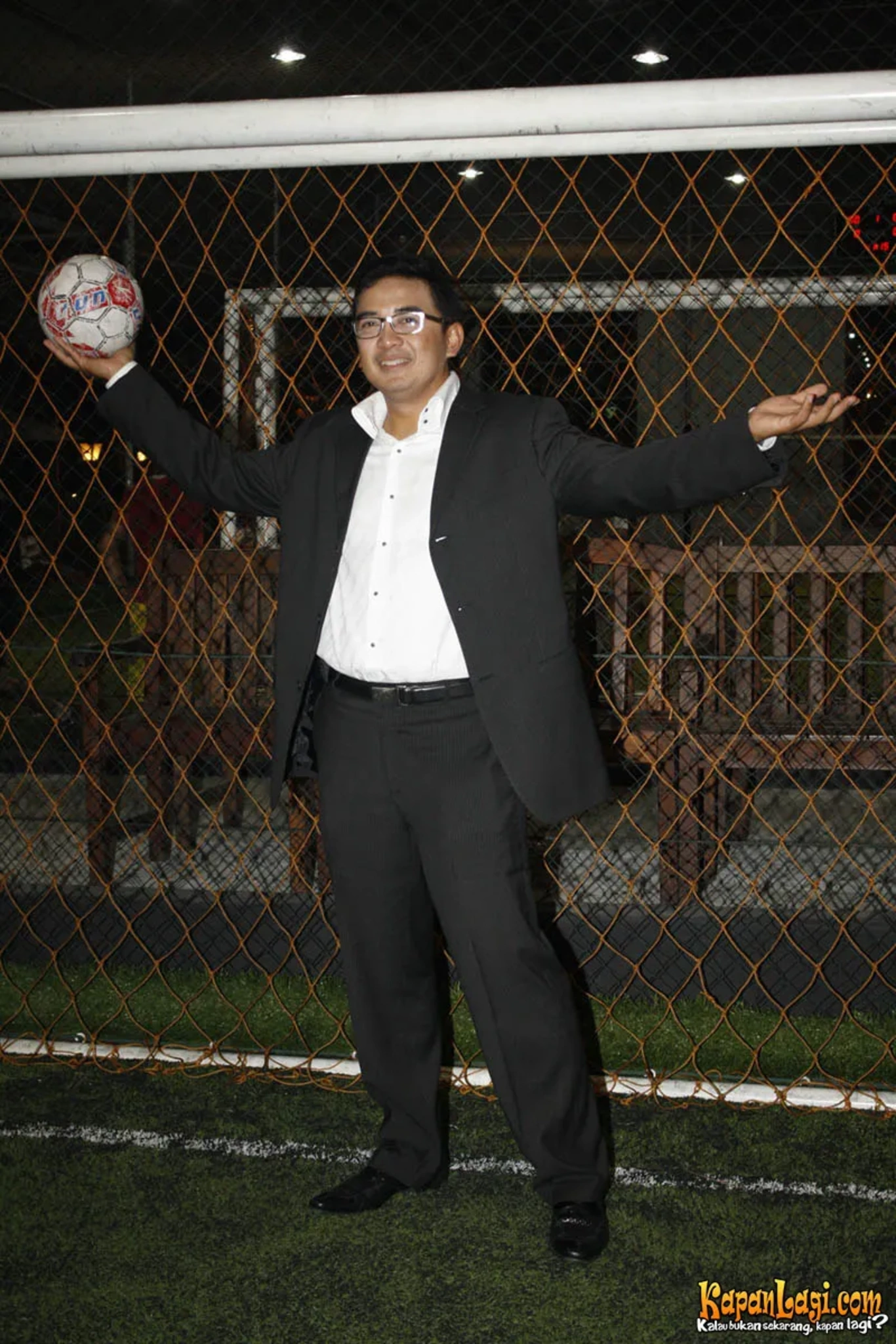 Jika Anda tidak melihat foto Farhan, kemungkinan karena foto dengan nomor tersebut tidak tersedia di Kapanlagi.com™