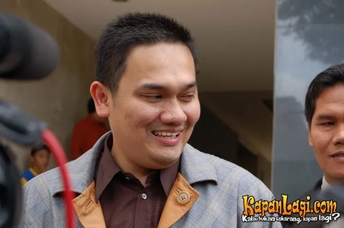 Jika Anda tidak melihat foto Farhat Abbas, kemungkinan karena foto dengan nomor tersebut tidak tersedia di Kapanlagi.com™