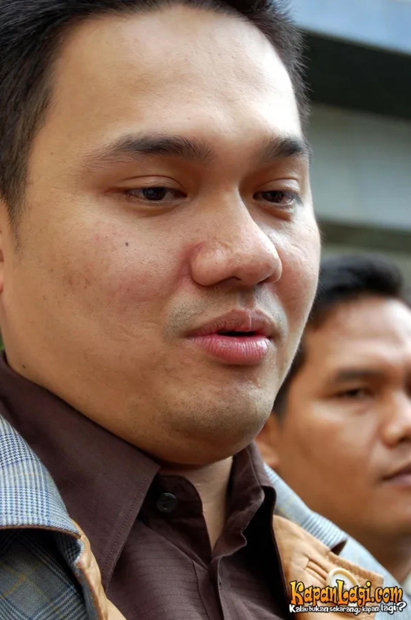 Jika Anda tidak melihat foto Farhat Abbas, kemungkinan karena foto dengan nomor tersebut tidak tersedia di Kapanlagi.com™