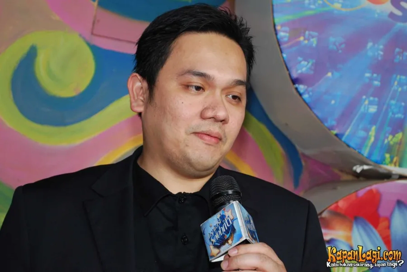Jika Anda tidak melihat foto Farhat Abbas, kemungkinan karena foto dengan nomor tersebut tidak tersedia di Kapanlagi.com™