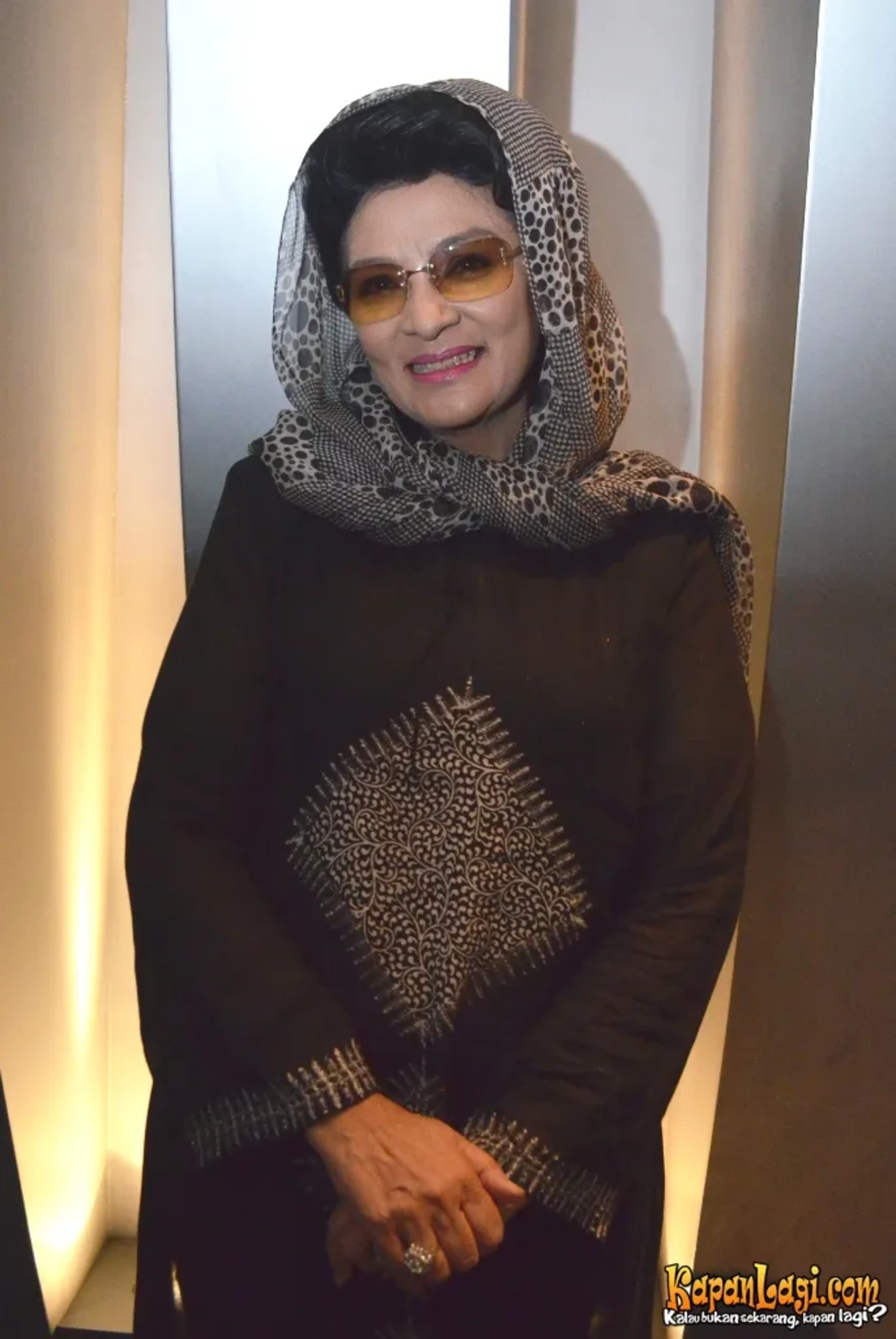 Jika Anda tidak melihat foto Farida Pasha, kemungkinan karena foto dengan nomor tersebut tidak tersedia di Kapanlagi.com™