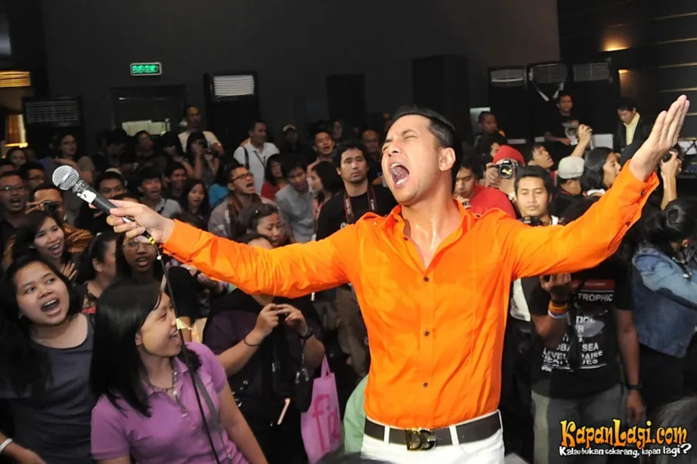 Jika Anda tidak melihat foto Fathur Java Jive, kemungkinan karena foto dengan nomor tersebut tidak tersedia di Kapanlagi.com™